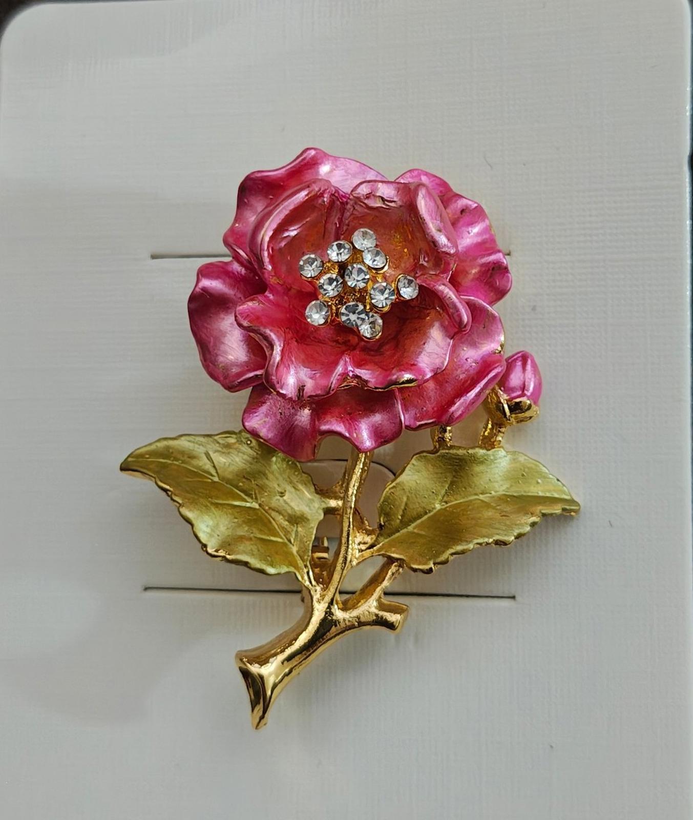 Pretty Gold Tone Pink Flower With Clear Rhinestones Brooch New.