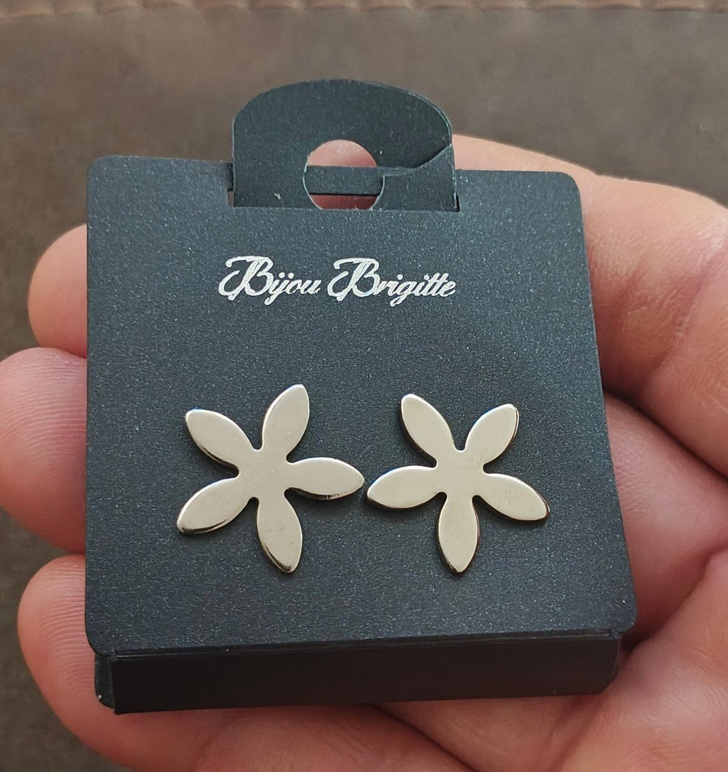 Bijou Brigitte Matte Silver Tone Flower Stud Earrings New