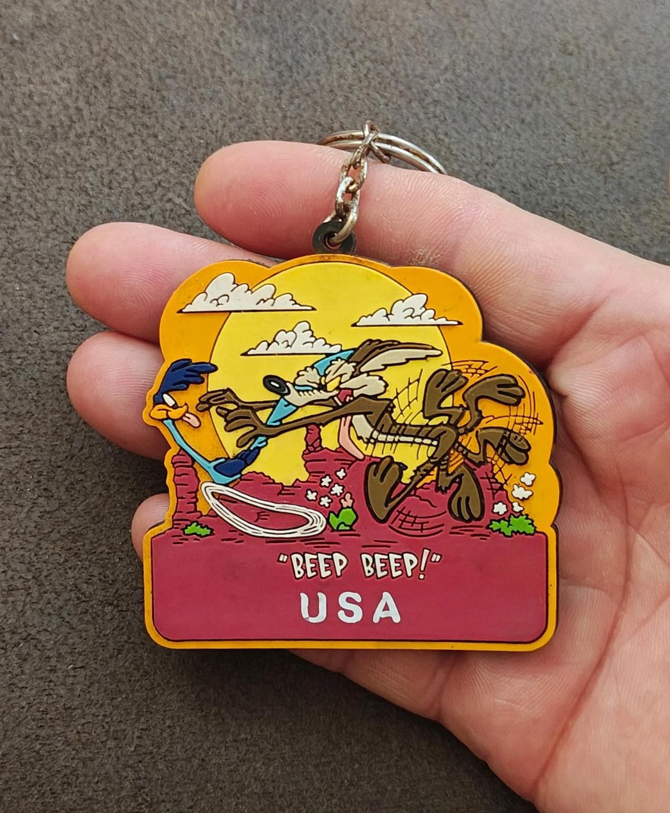 1997 Looney Tunes Wile E. Coyote & the Road Runner Keychain