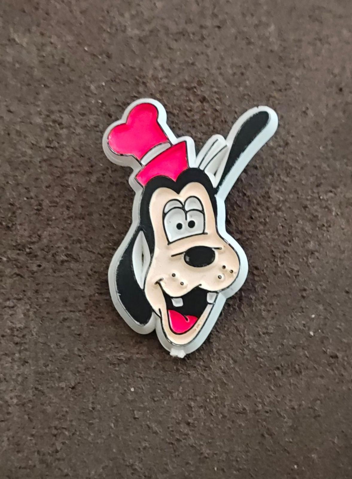 1970s/80s Rare Walt Disney Productions Goofy Plastic Pin