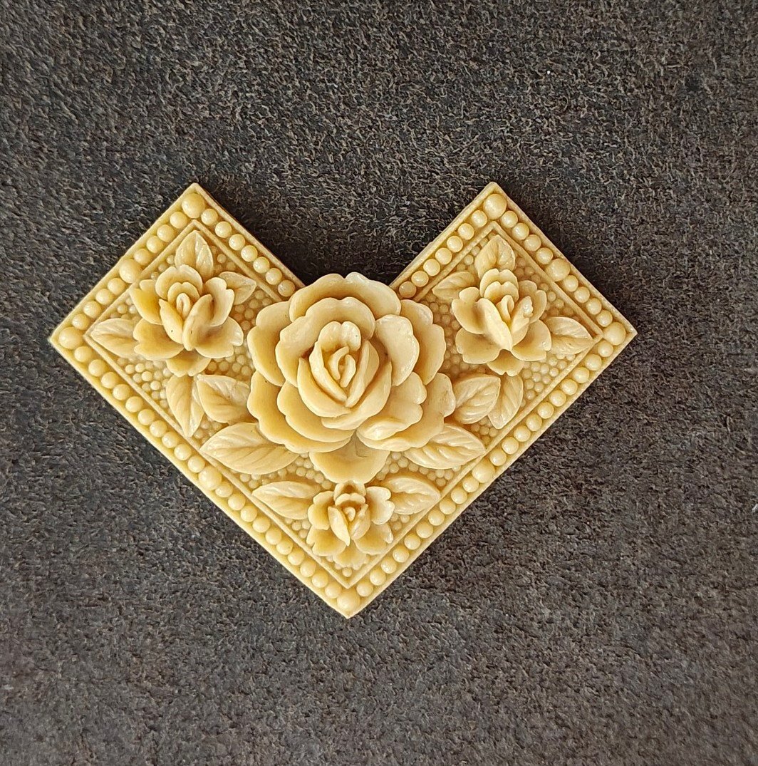 1930s/40s Molded Celluloid Floral V-Brooch Pin