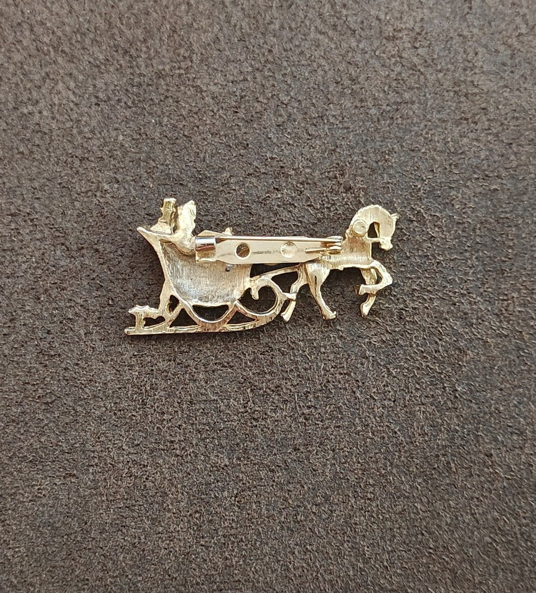 1960s/70s Christmas Horse-drawn Sleigh Gold Tone Enamel Brooch