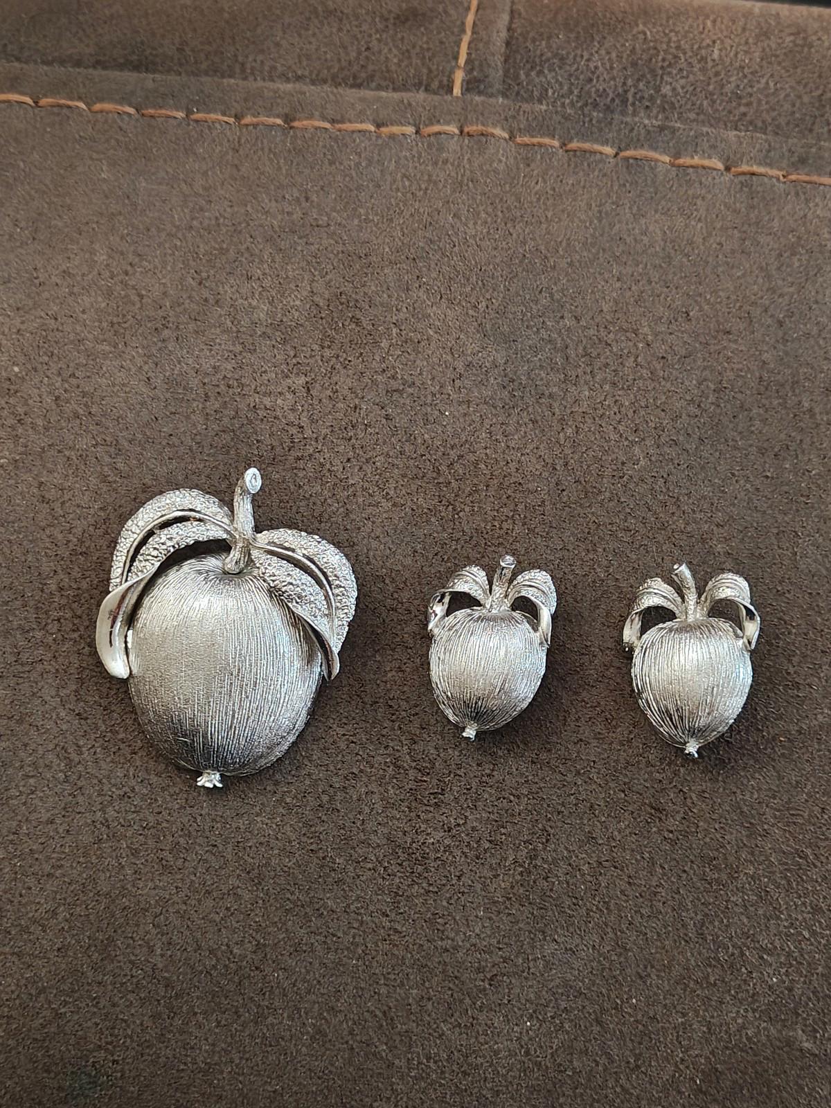 1961 Vintage Sarah Coventry ADAM'S DELIGHT Apple Brooch Pin and Earrings Set
