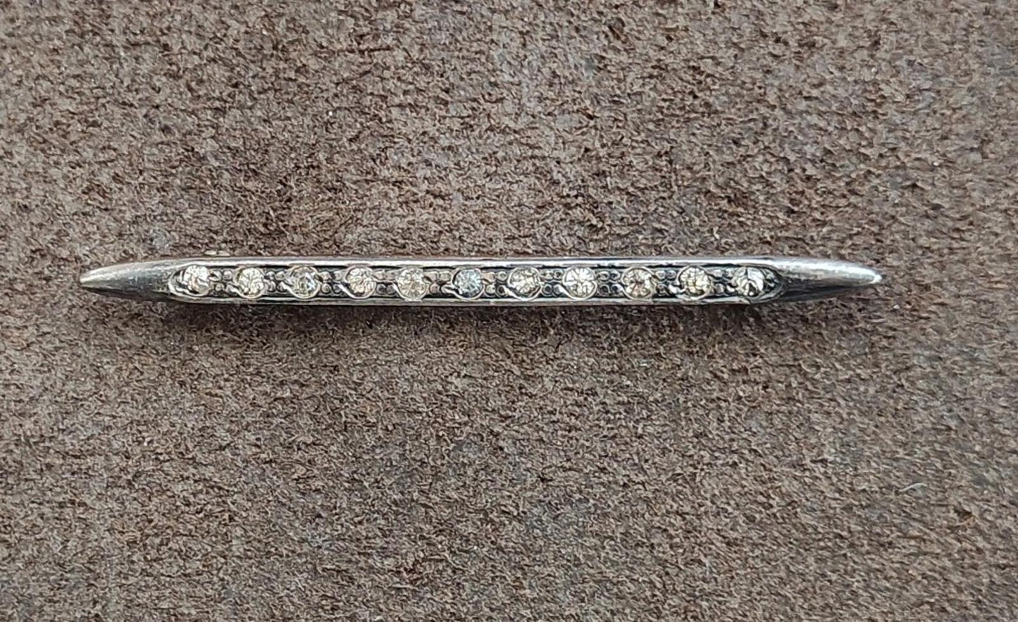 1900s Art Deco Edwardian Sterling Silver Bar With Clear Rhinestones Brooch