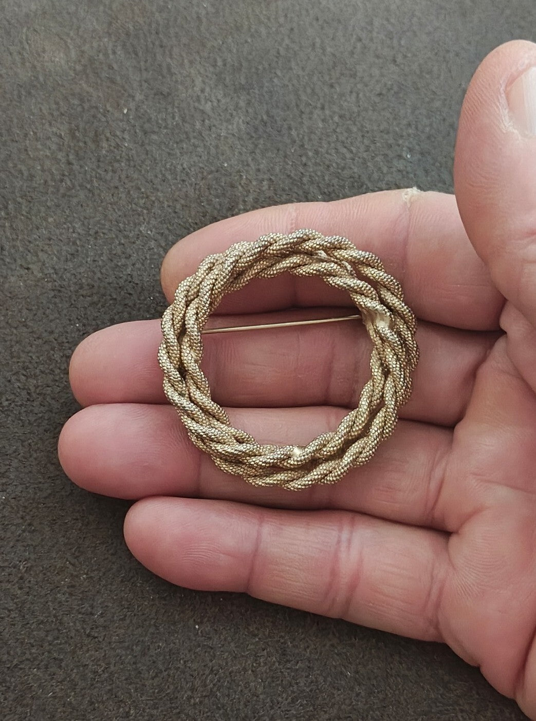 1970s/80s Textured Gold-Tone Twisted Mesh Wreath Brooch