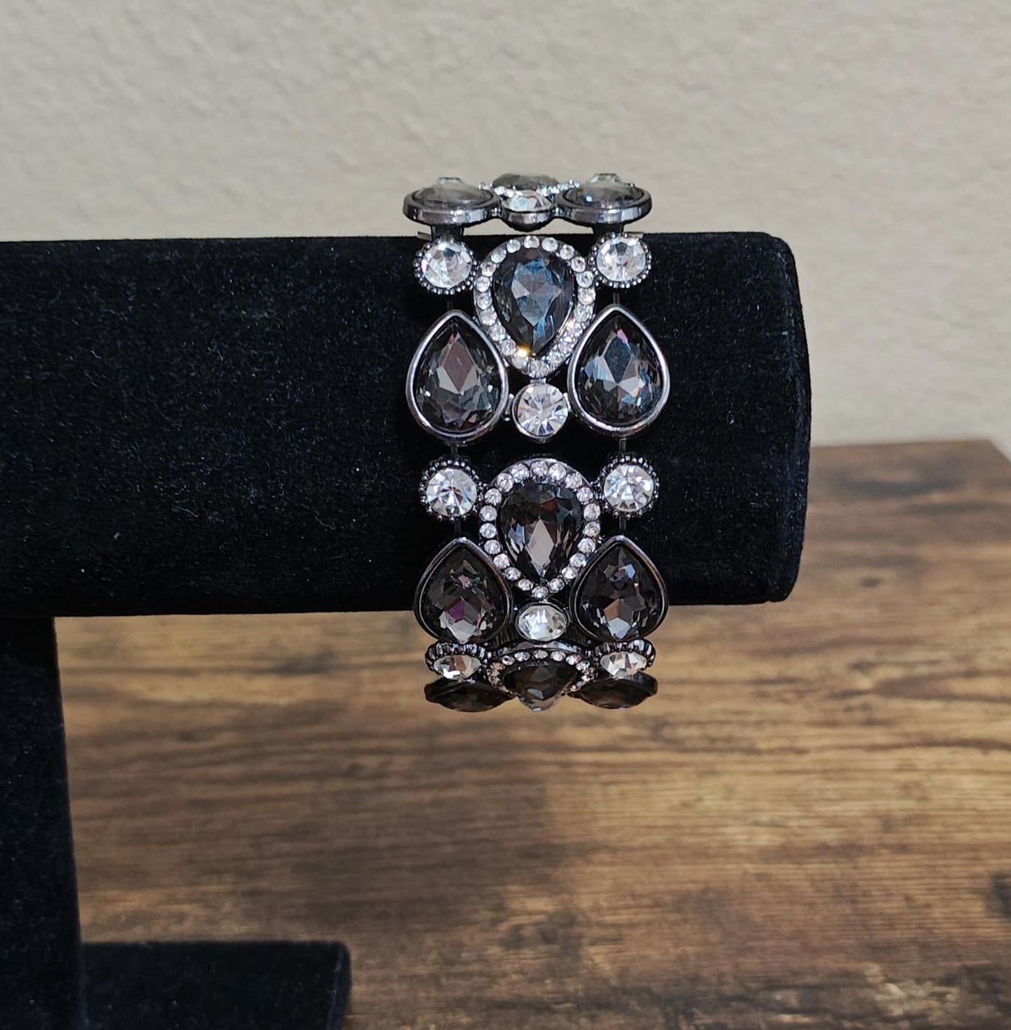 Pear Shaped Stones Pave Rhinestone Stretch Bracelet
