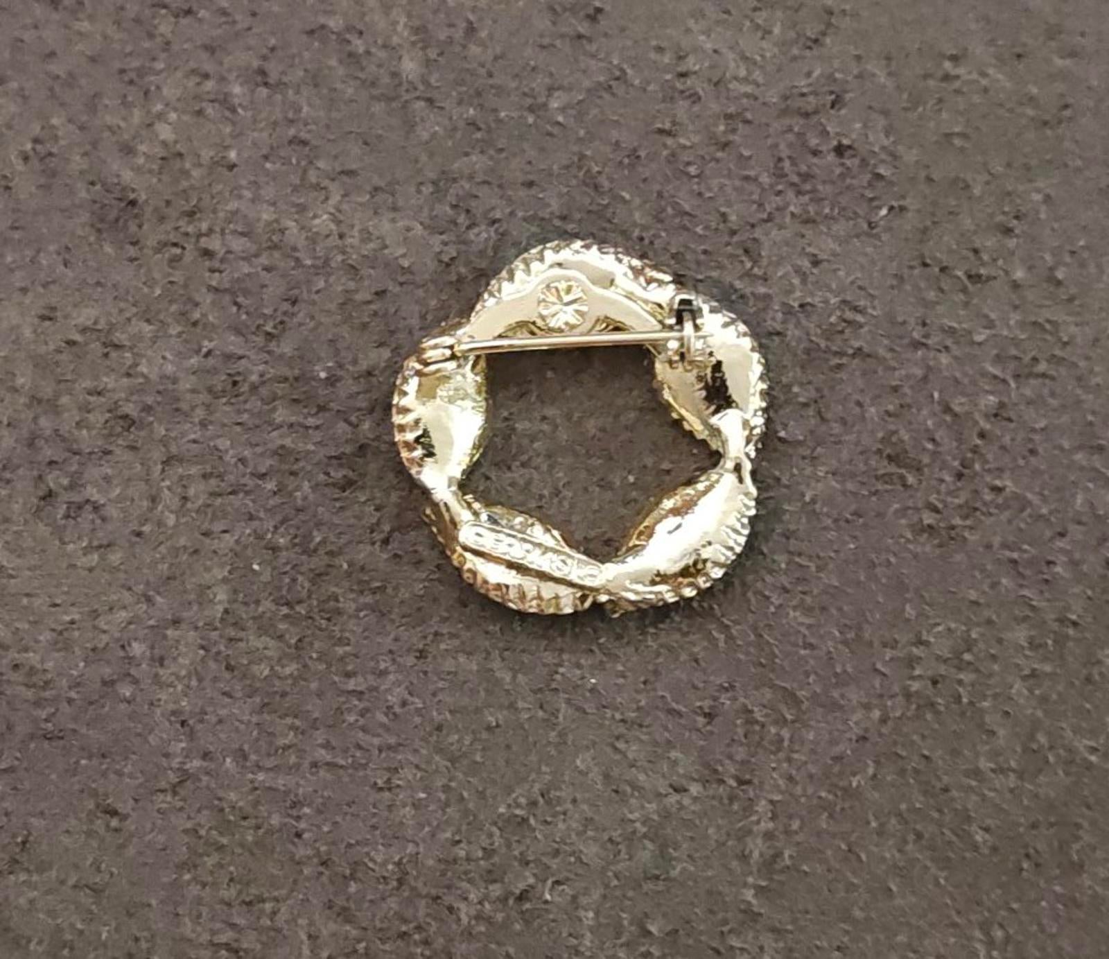 1960s Gerry's Gold Tone Textured Leaf Wreath Brooch