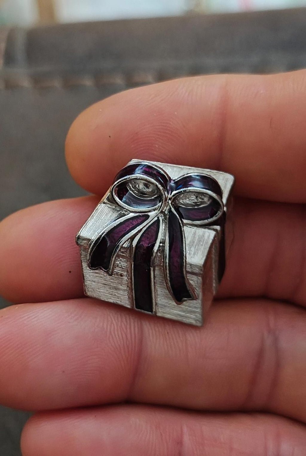 1980s Present With Purple Bow Silver Tone Enamel Pin Brooch