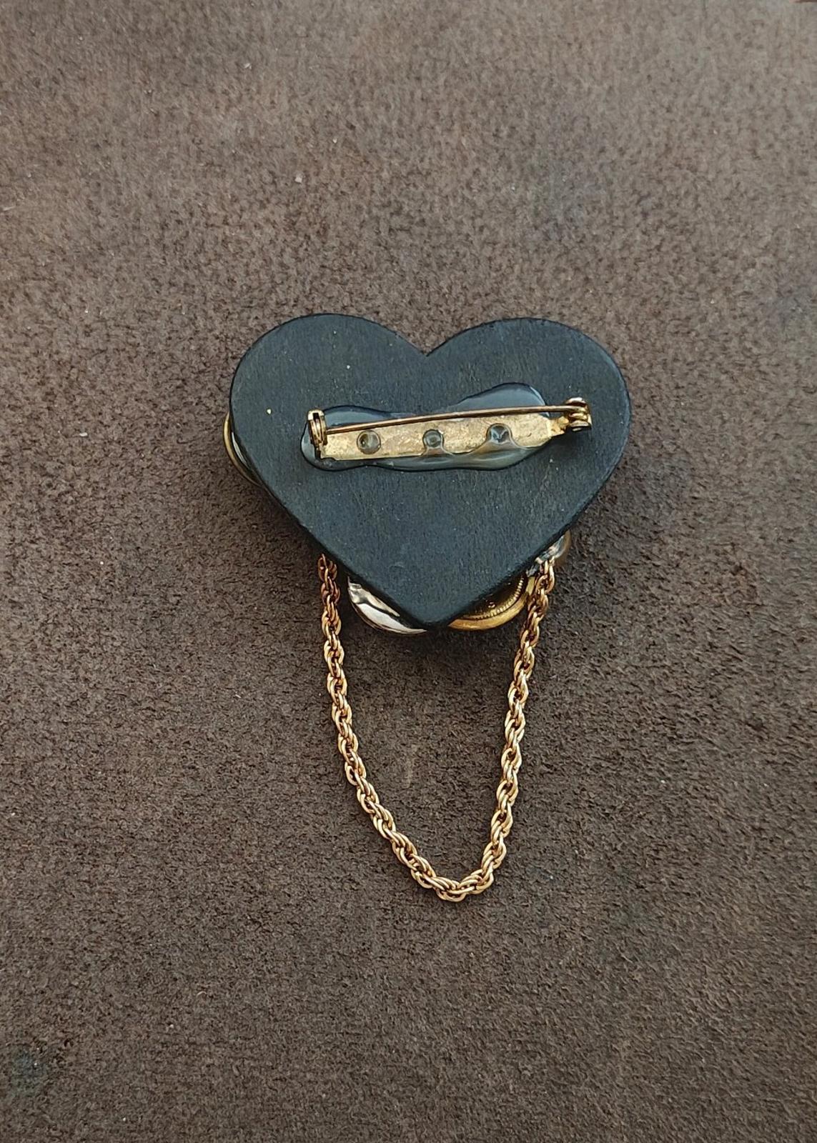 1980s Handmade Collage of Buttons Gold Tone Brooch