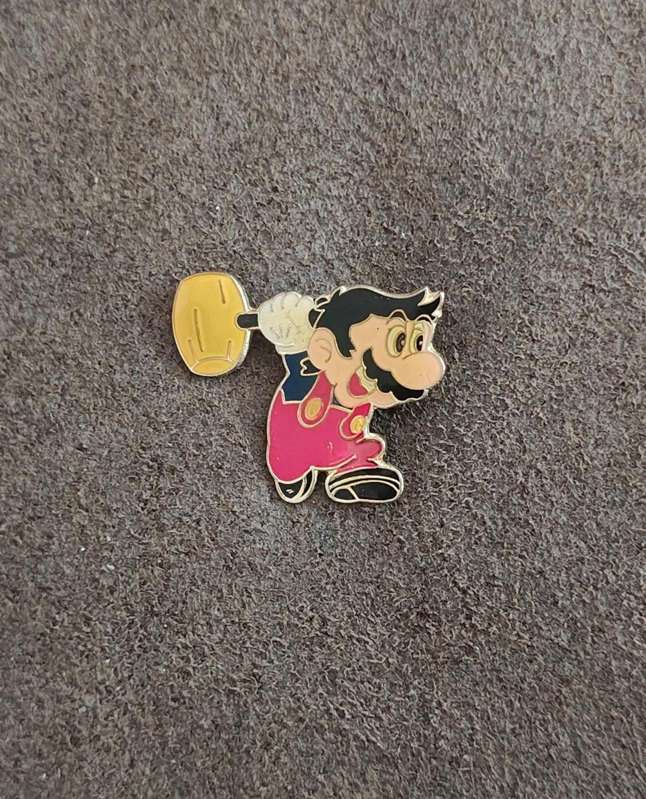 1988 Nintendo Super Mario Bros. Mario Gold Tone Enamel Pin