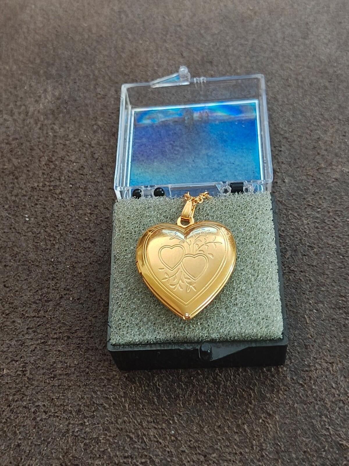 1970s/80s Gold Tone Double Heart Locket Necklace