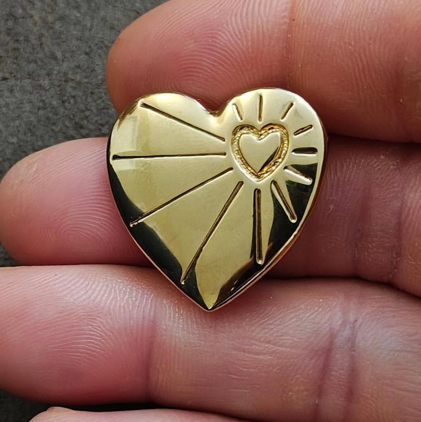 1990s Vintage Collectable Variety Club Gold Tone 3D Heart Pin Brooch