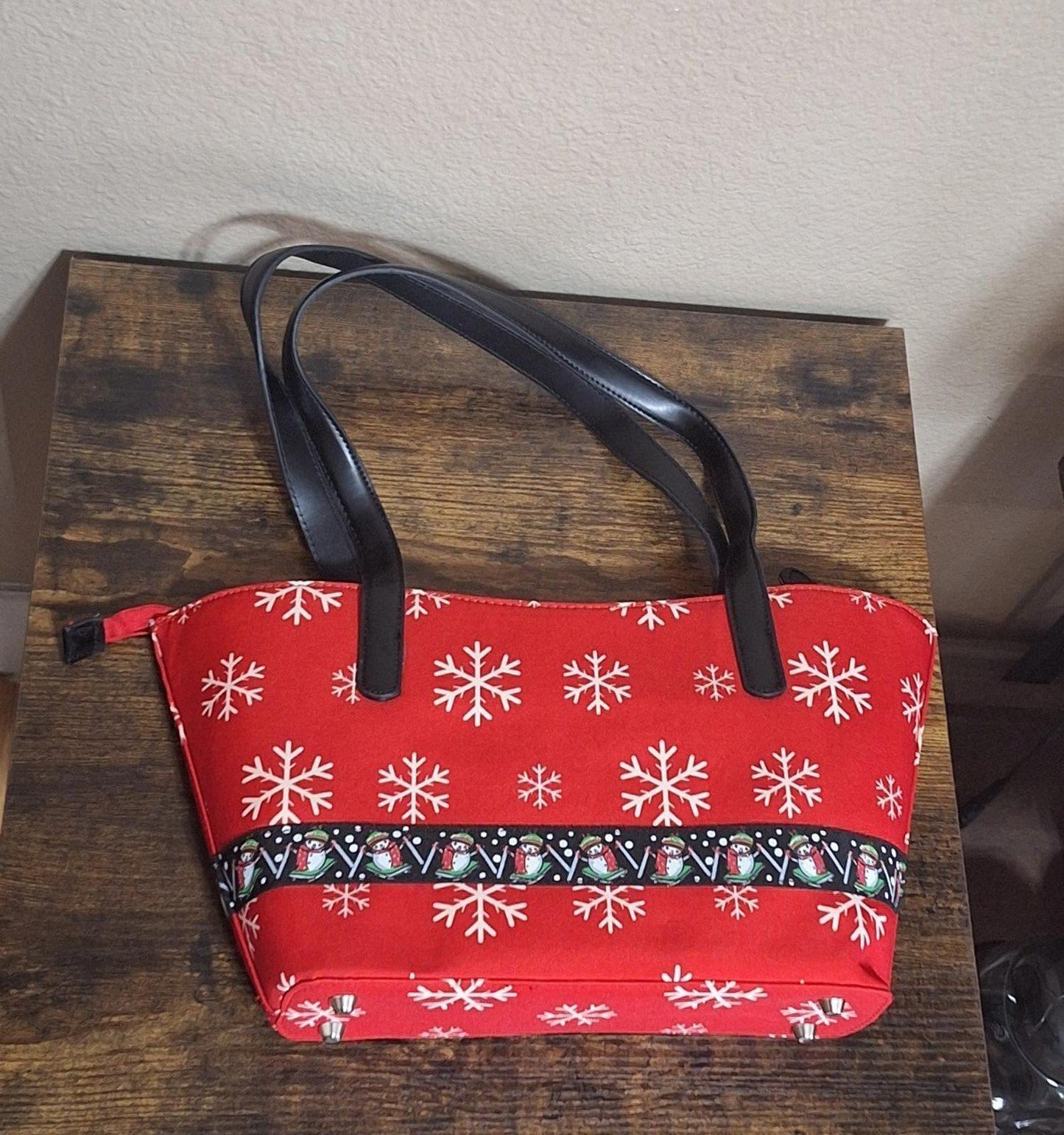 Classic Christmas Snowman With Snowflakes Red Green White Black Handbag
