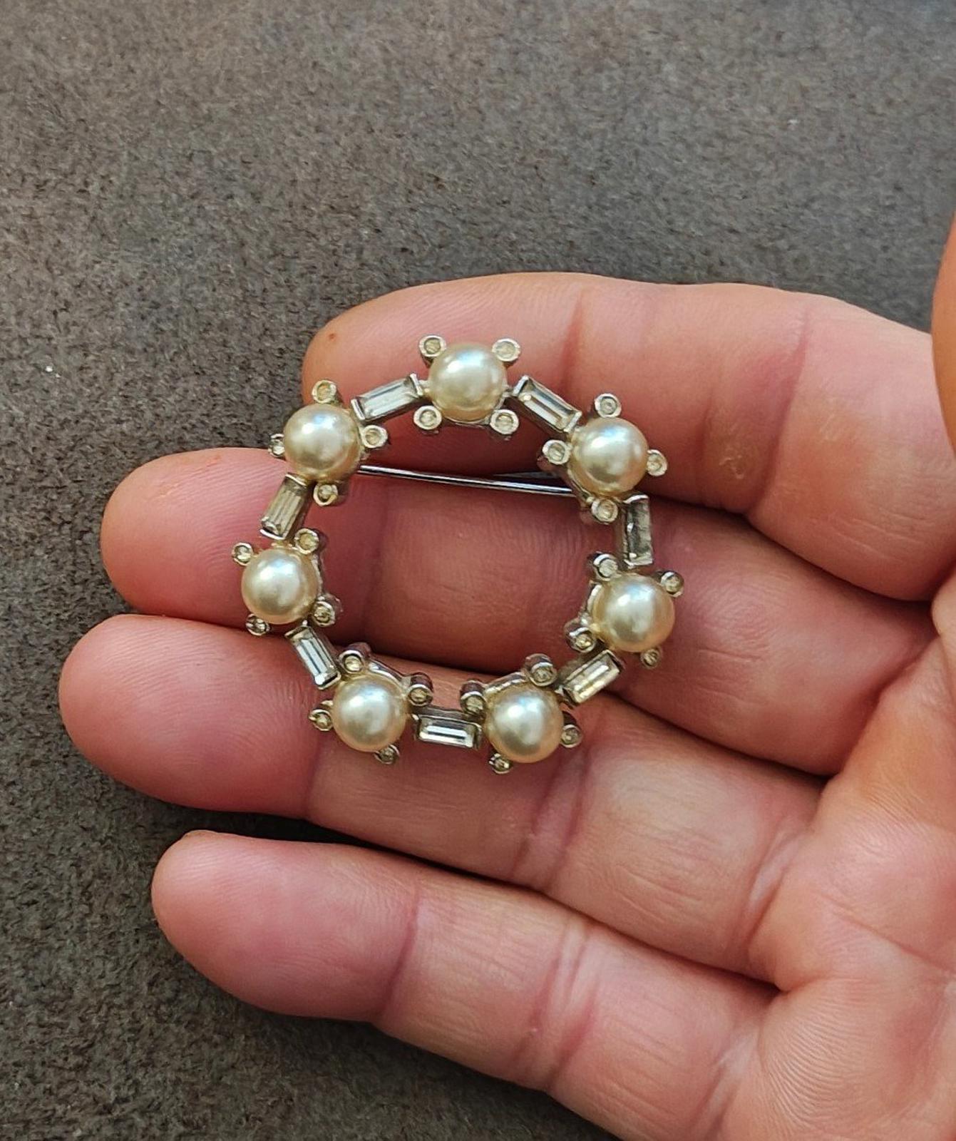 1960s Silver Tone With Faux Pearls Clear Rhinestones Circle Brooch Pin