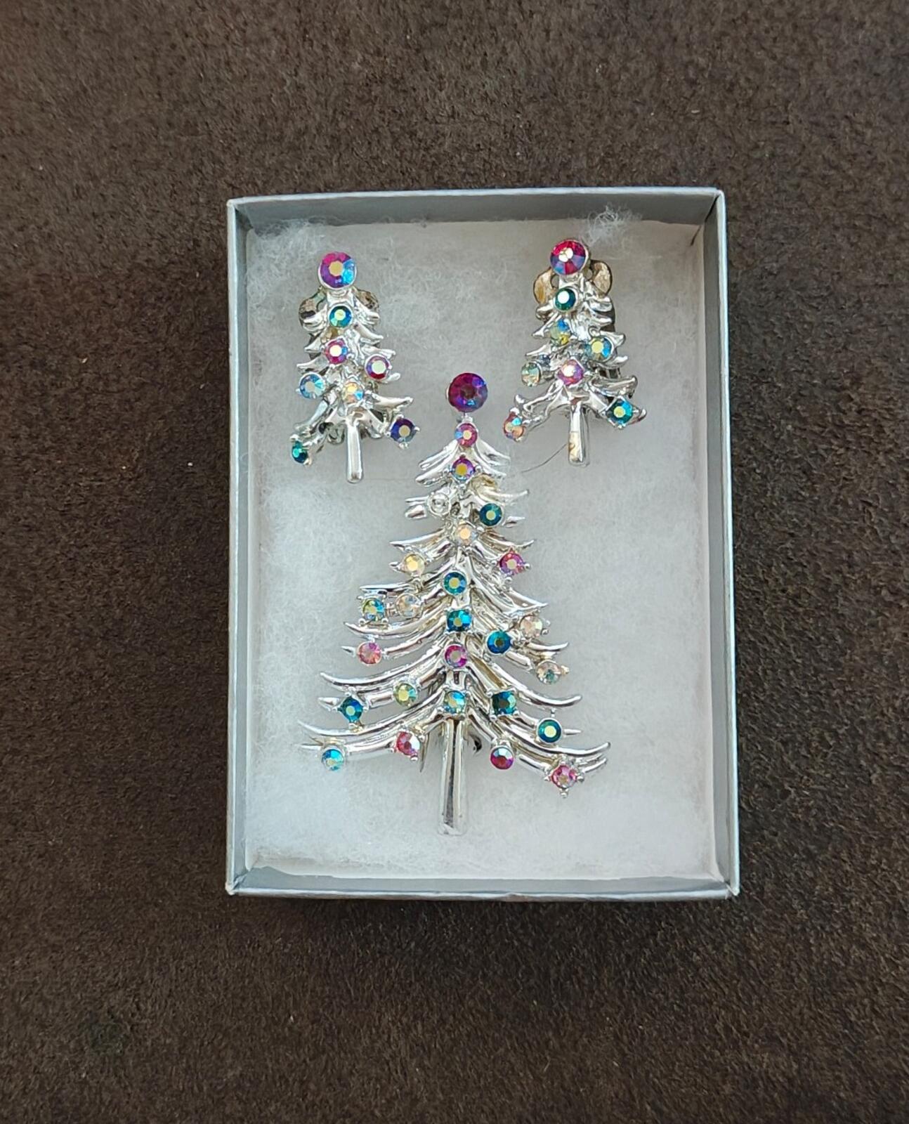 1960s Dodds Multi-Color Rhinestone Christmas Tree Brooch & Matching Earring Set