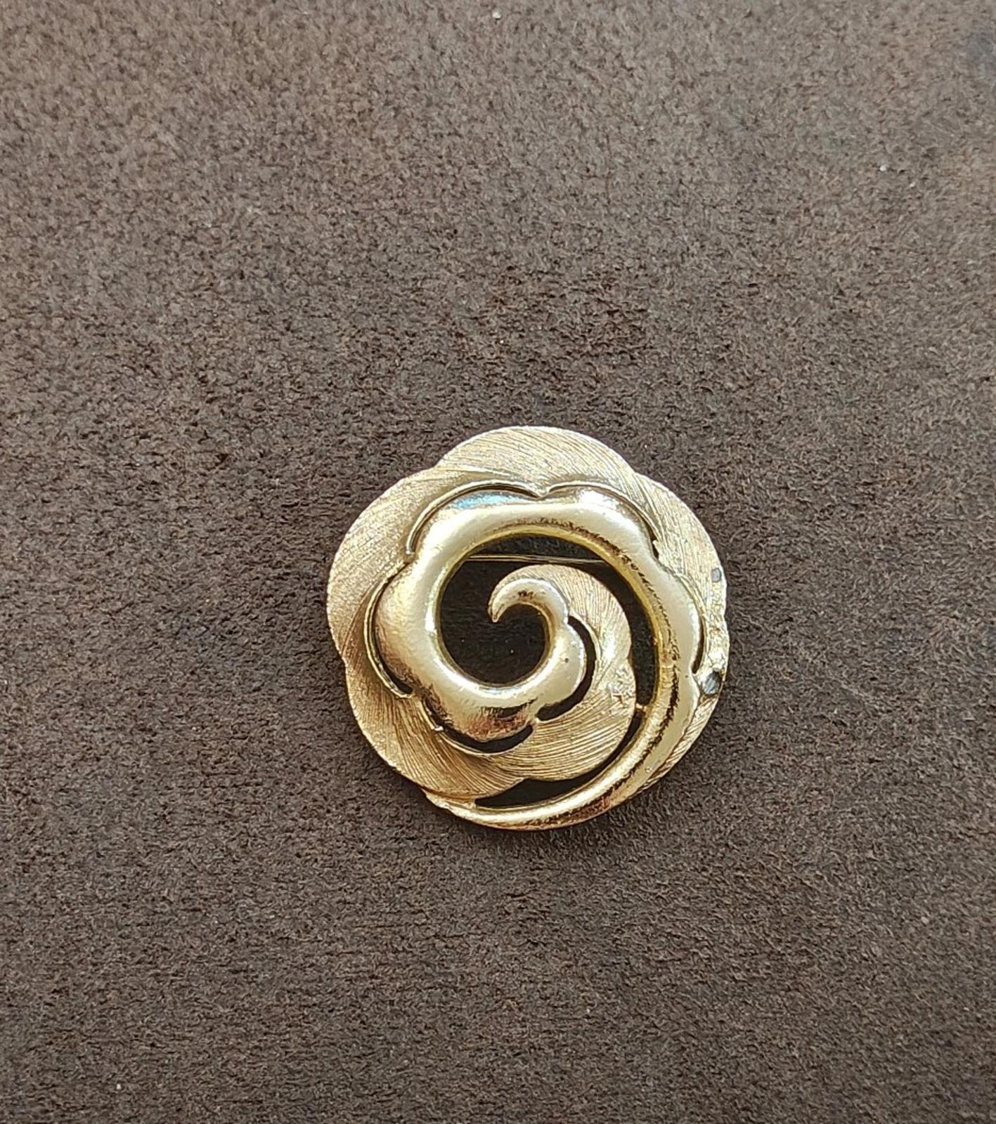 1980s Gold Tone Textured Swirl Flower Design Brooch