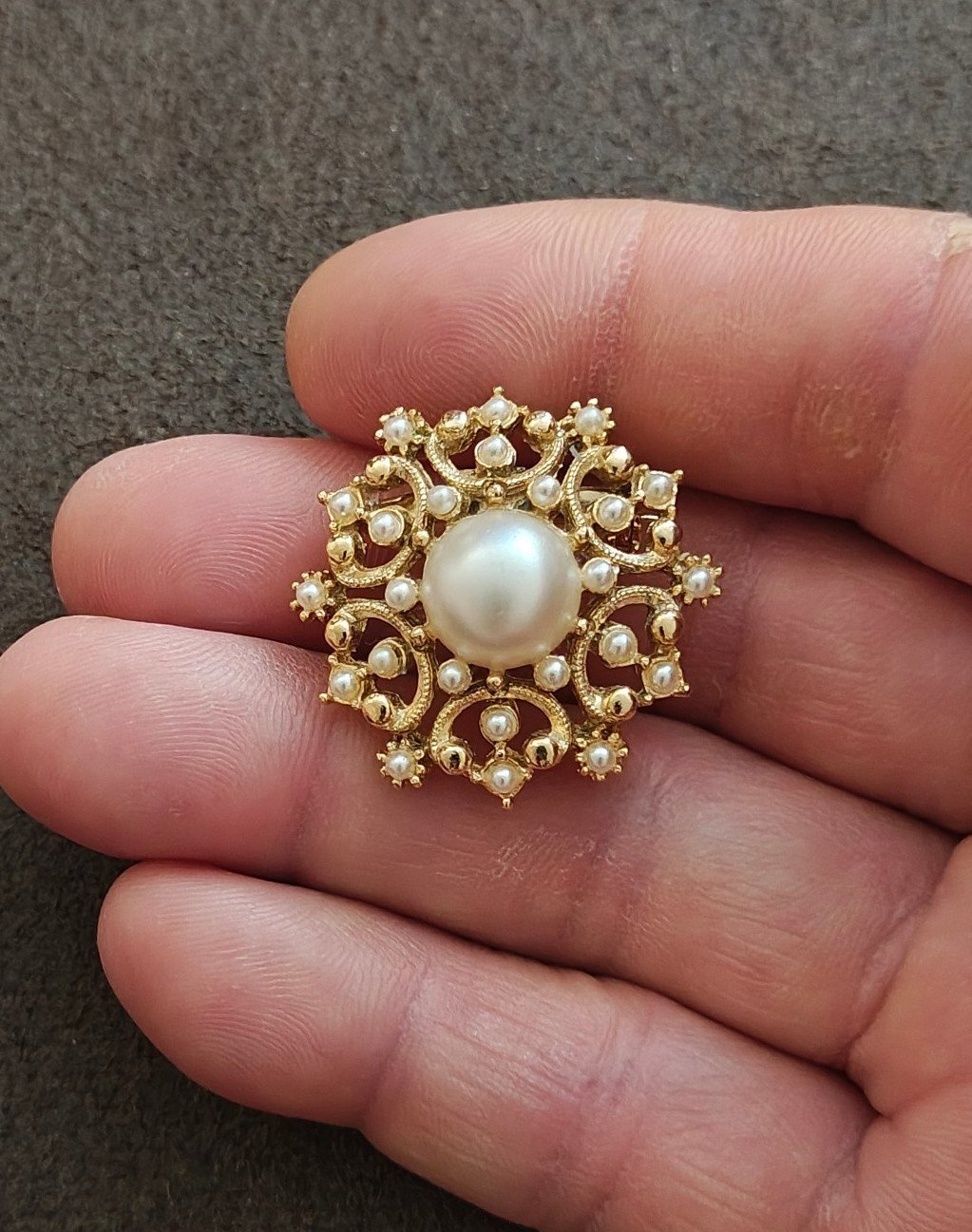 1970s Ornate Gold Tone Faux Pearl Starburst Brooch Pin