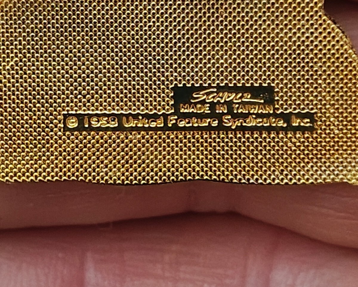 1970s Peanuts Snoopy Stowe Vermont Gold Tone Enamel Ski Pin
