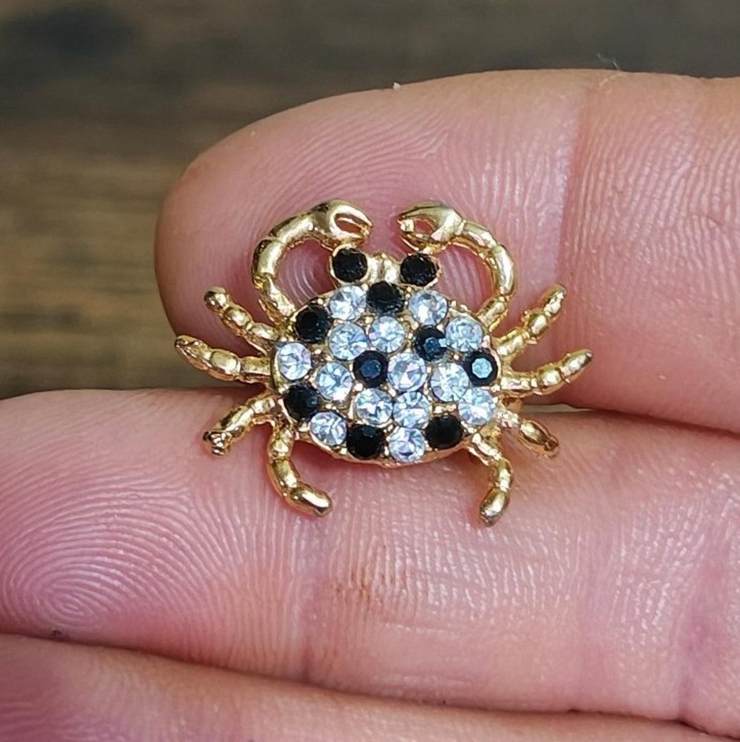 1980s Vintage Gold Tone With Sparkly Clear & Black Rhinestones/Stones Crab Pin