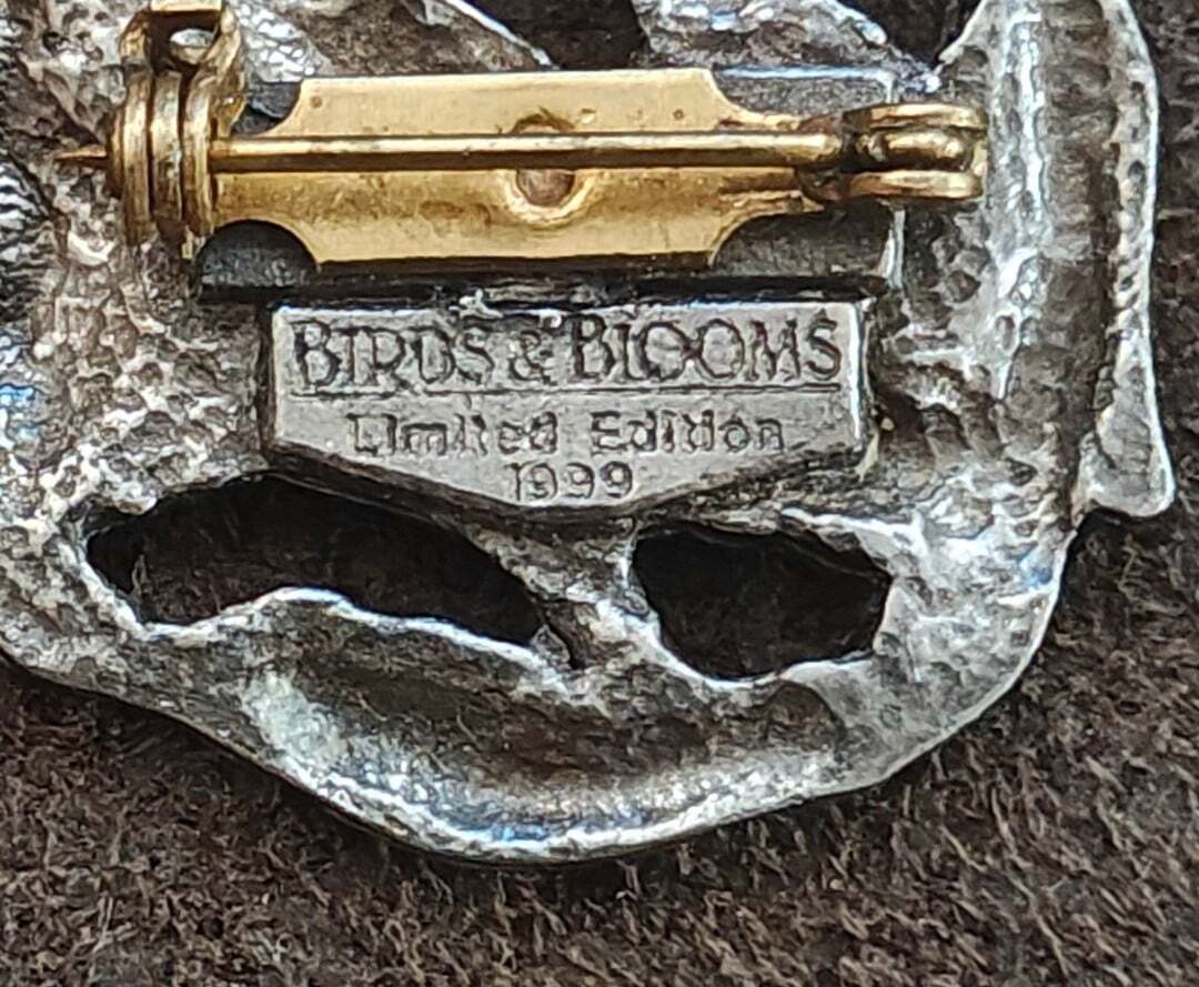 1999 Birds & Blooms Limited Edition Pewter Cardinal Bird Brooch Pin