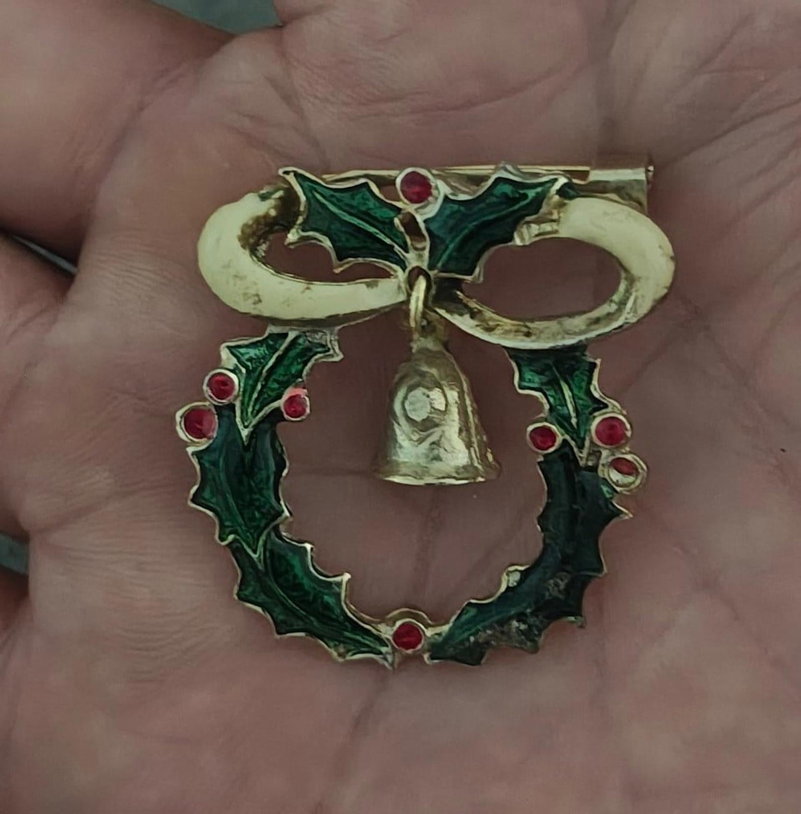 Christmas wreath enamel brooch with green leaves, red berries, gold bell and bow