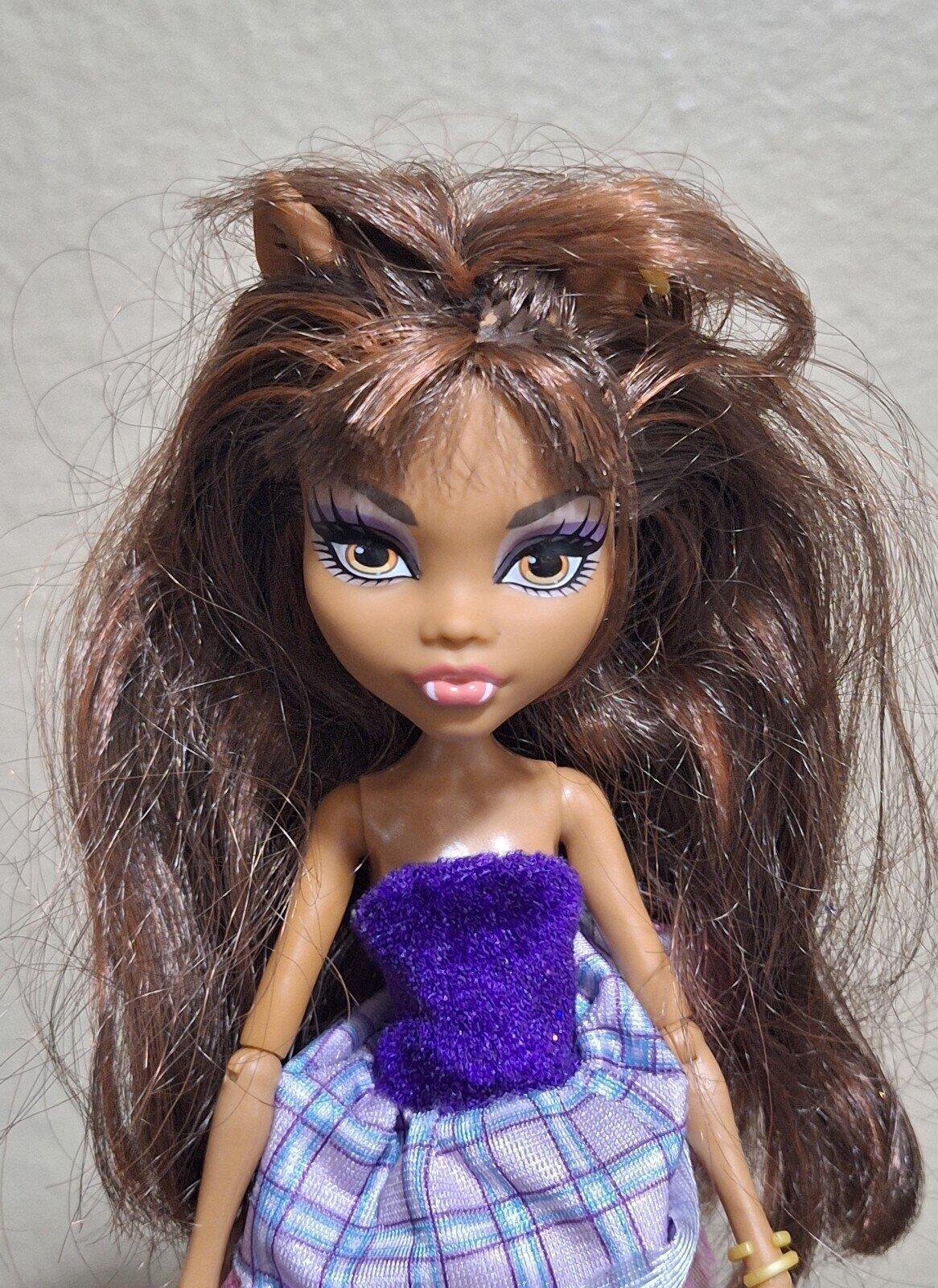 2008 Monster High Clawdeen Wolf With Purple & Pink Outfit.