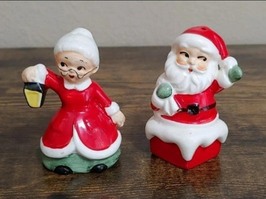 Vintage Lefton Santa & Mrs Claus Salt & Pepper Shakers