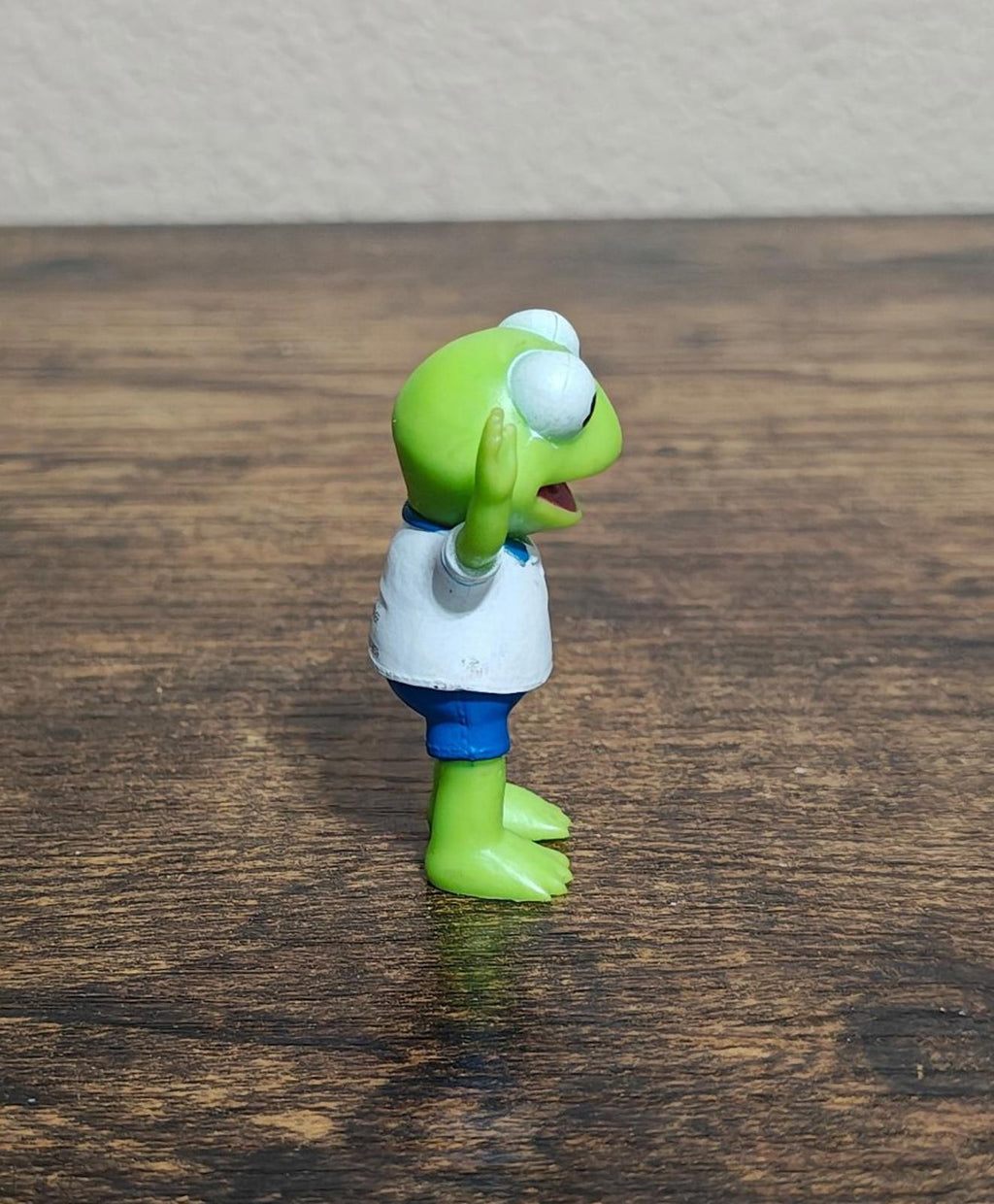 Disney Junior Muppet Babies Kermit The Frog 2" Collectible Figurine
