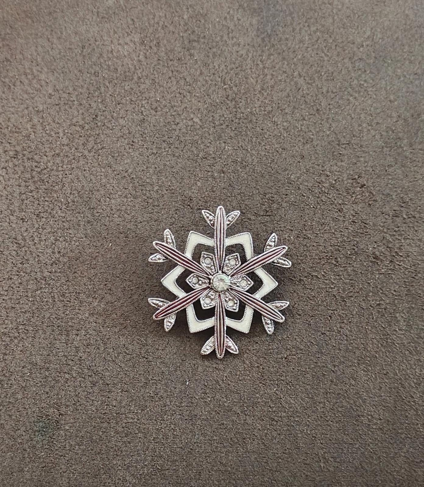 2000s Lia Sophia Silver Tone Snowflake With Iridescent Rhinestones Enamel Brooch