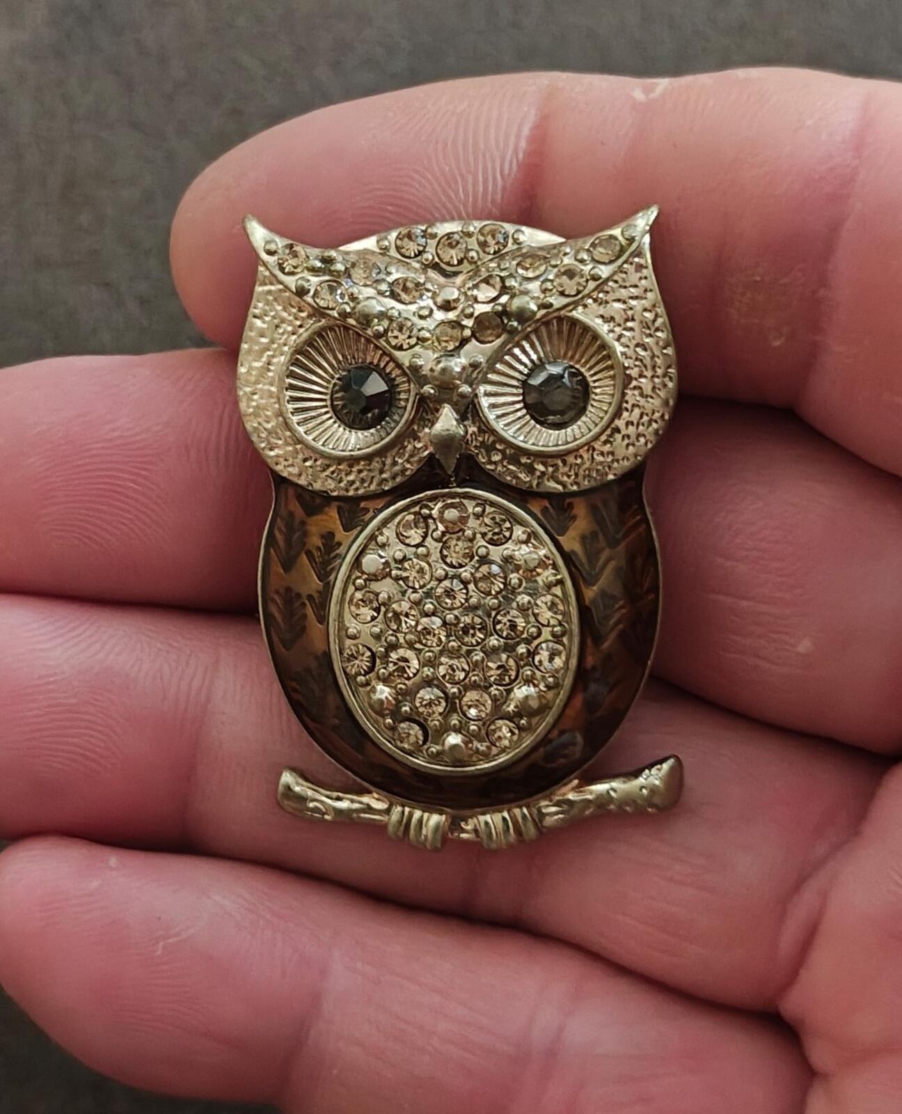 1980s Gold Tone With Brown & Clear Rhinestones Owl Brooch