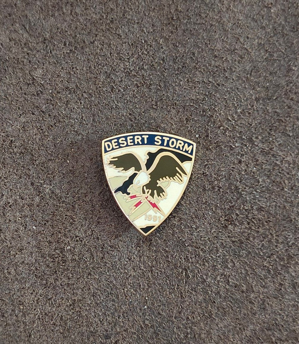 1991 Operation Desert Storm Commemorative Gold Tone Enamel Pin