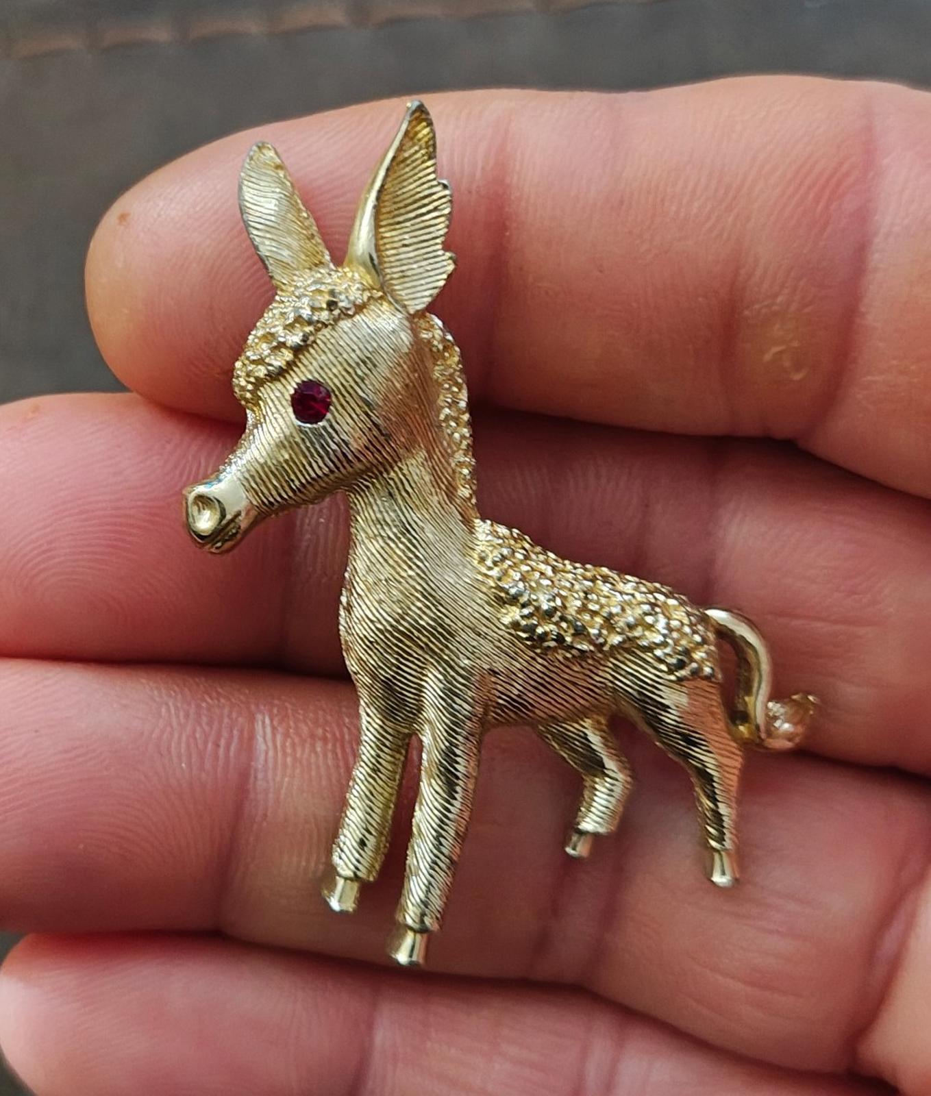 1950s/60s Vintage Gold Tone Donkey With Red Eye Rhinestone Brooch Pin