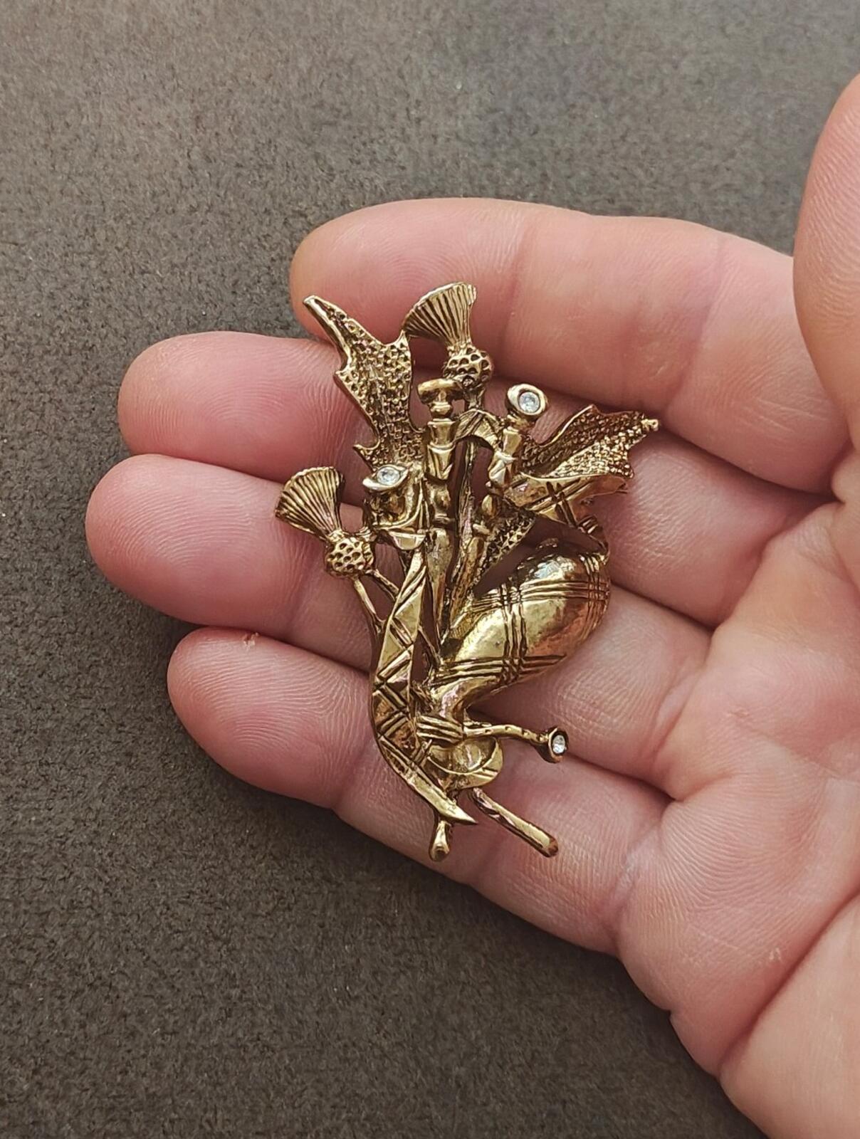 1950s/60s Gold Tone With Rhinestone Accents Scottish Bagpipe & Thistle Brooch