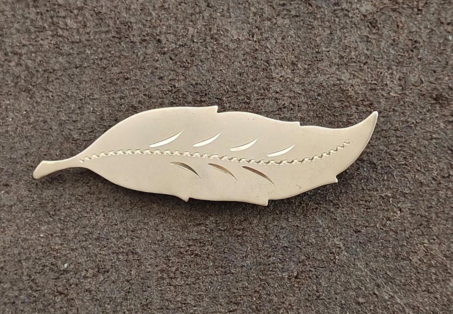 1950s/60s Gold Tone Leaf Brooch With Etched Detailing Along Its Spine and Ribs