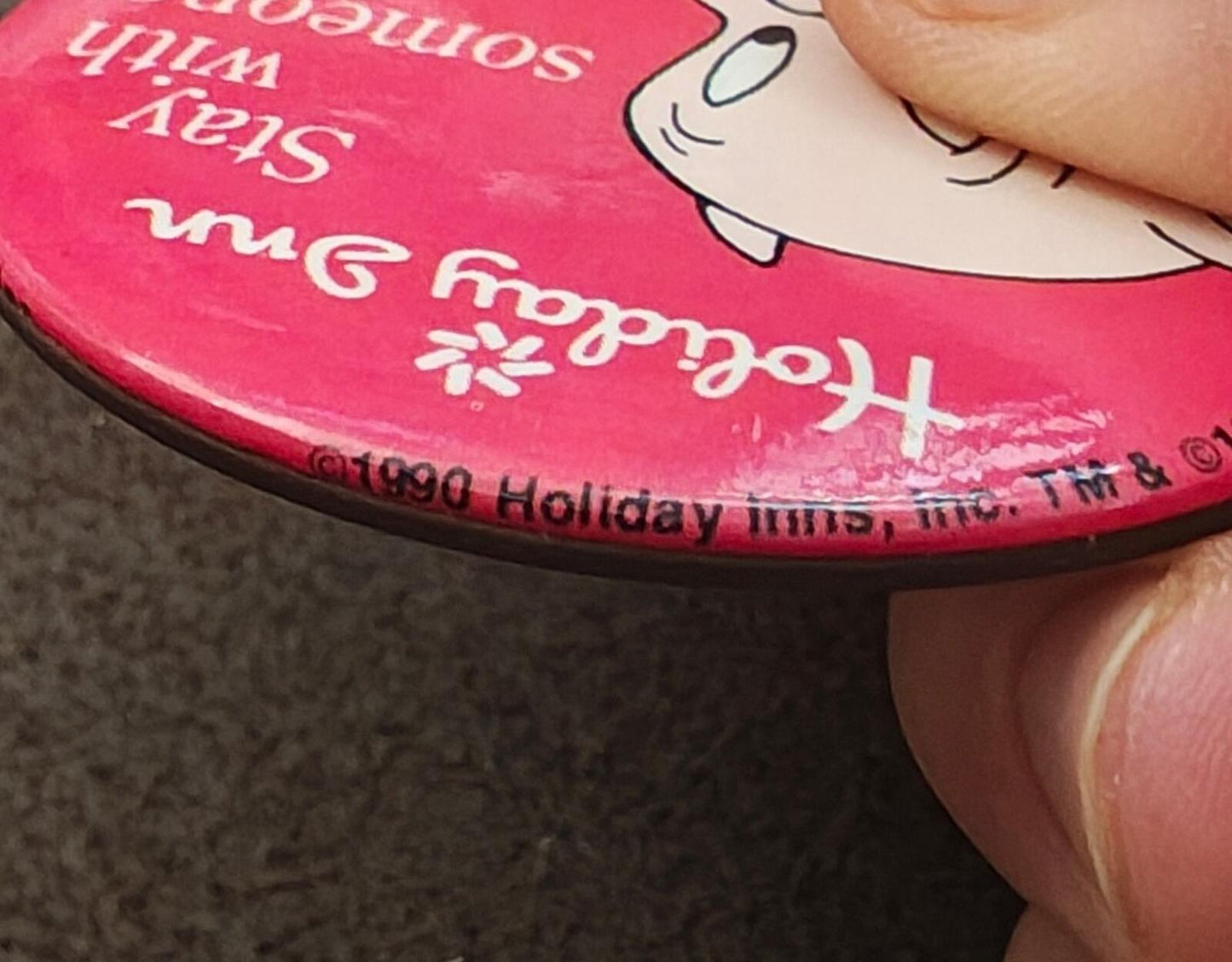 1990 Holiday Inn Promotional Button Pin Featuring Porky Pig From Looney Tunes