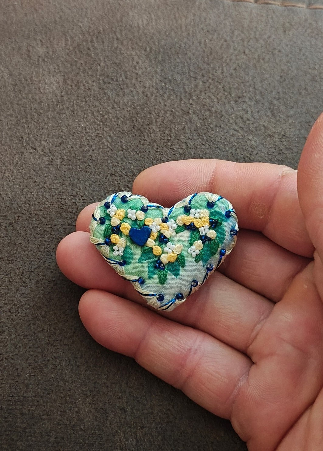 Hand-Embroidered Cottagecore Floral Heart Brooch Pin. - photo 3
