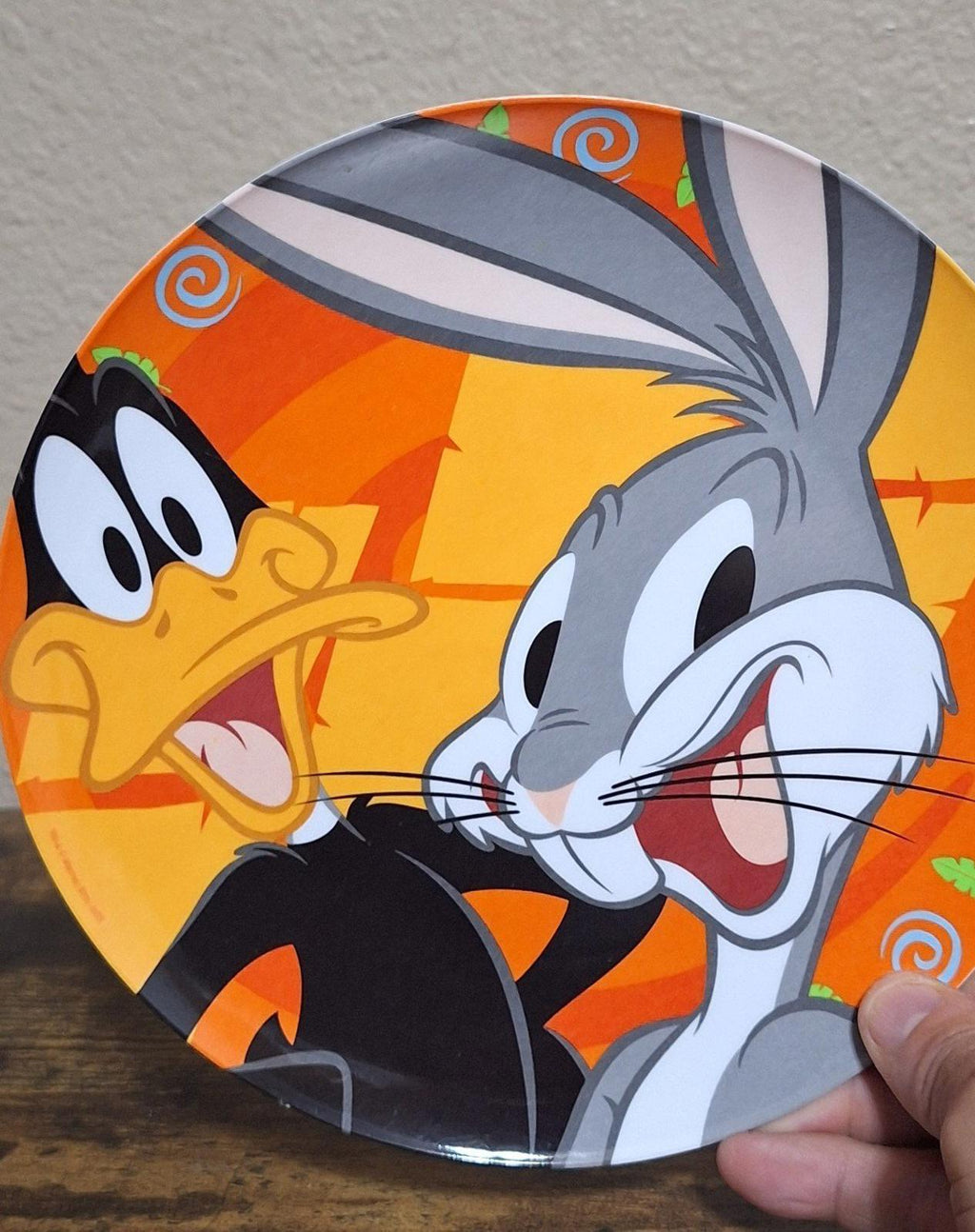 Cute & Colorful Looney Tunes Bugs Bunny & Daffy Duck Collectible Plastic Plate.