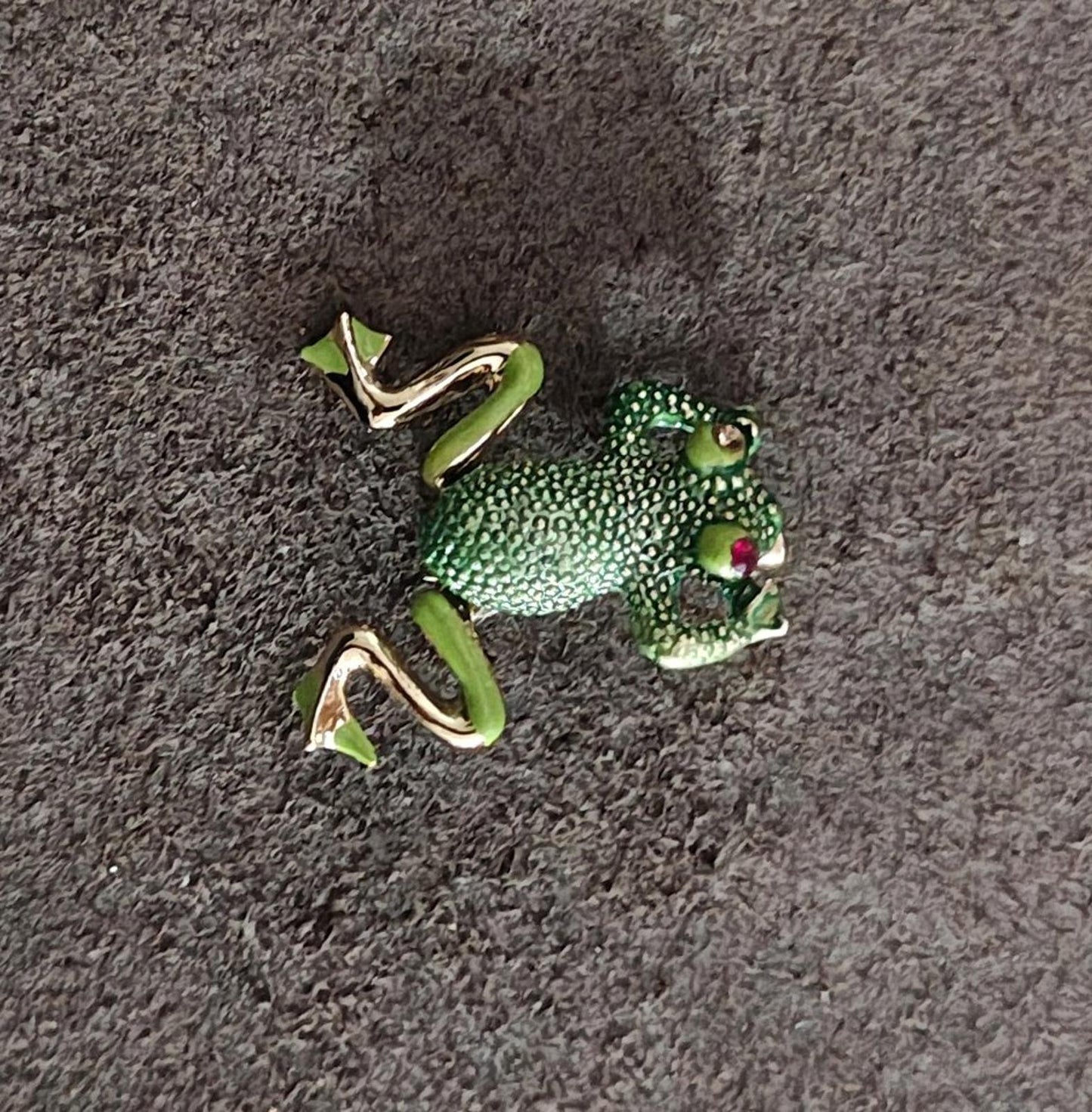 1960s/70s Gold Tone Green Frog Enamel With Red Jeweled Eyes Brooch Pin