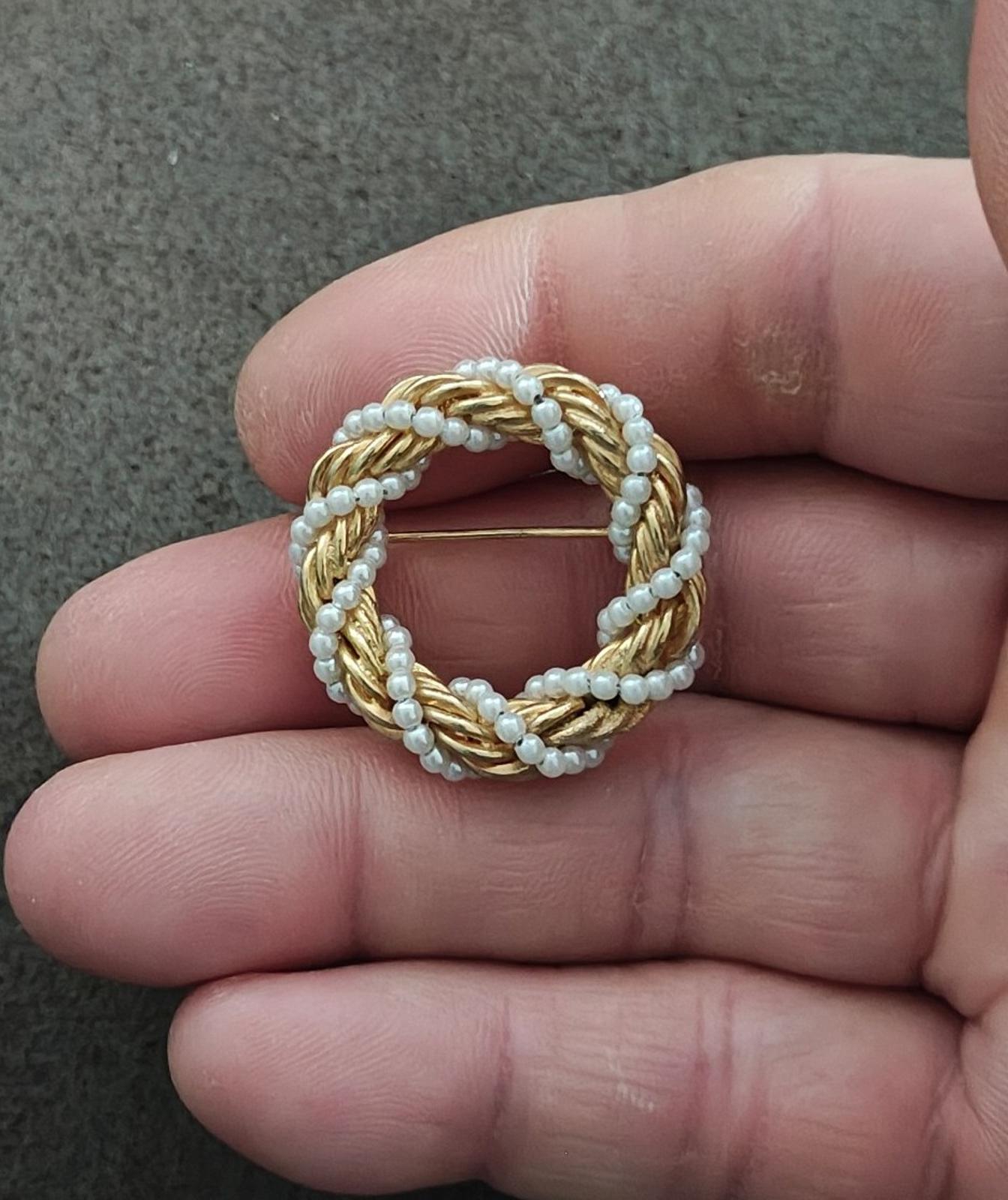 1960s/70s Gold Tone Twisted Rope Braided With Faux Pearls Circle Brooch