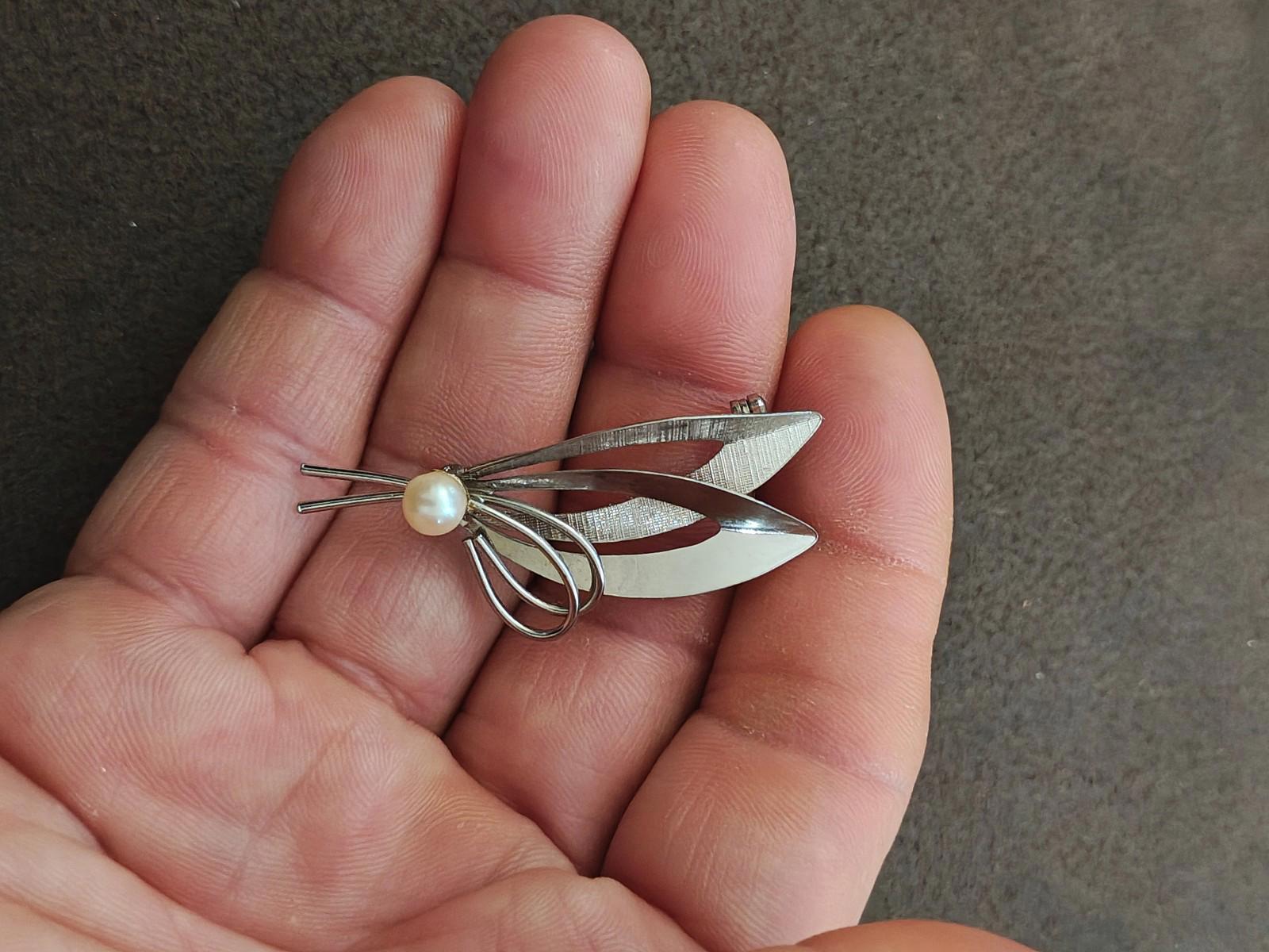 Sterling silver leaf and wire brooch with cultured pearl drop at the center