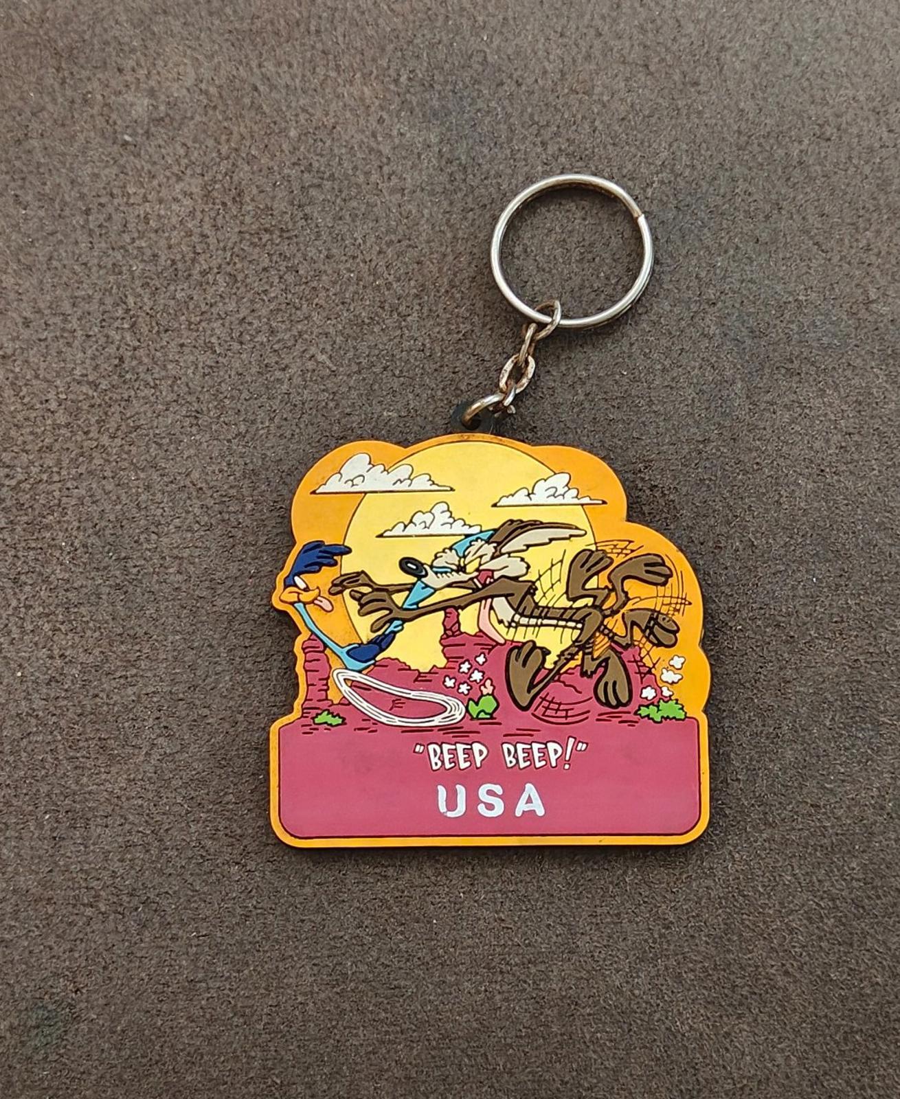 1997 Looney Tunes Wile E. Coyote & the Road Runner Keychain