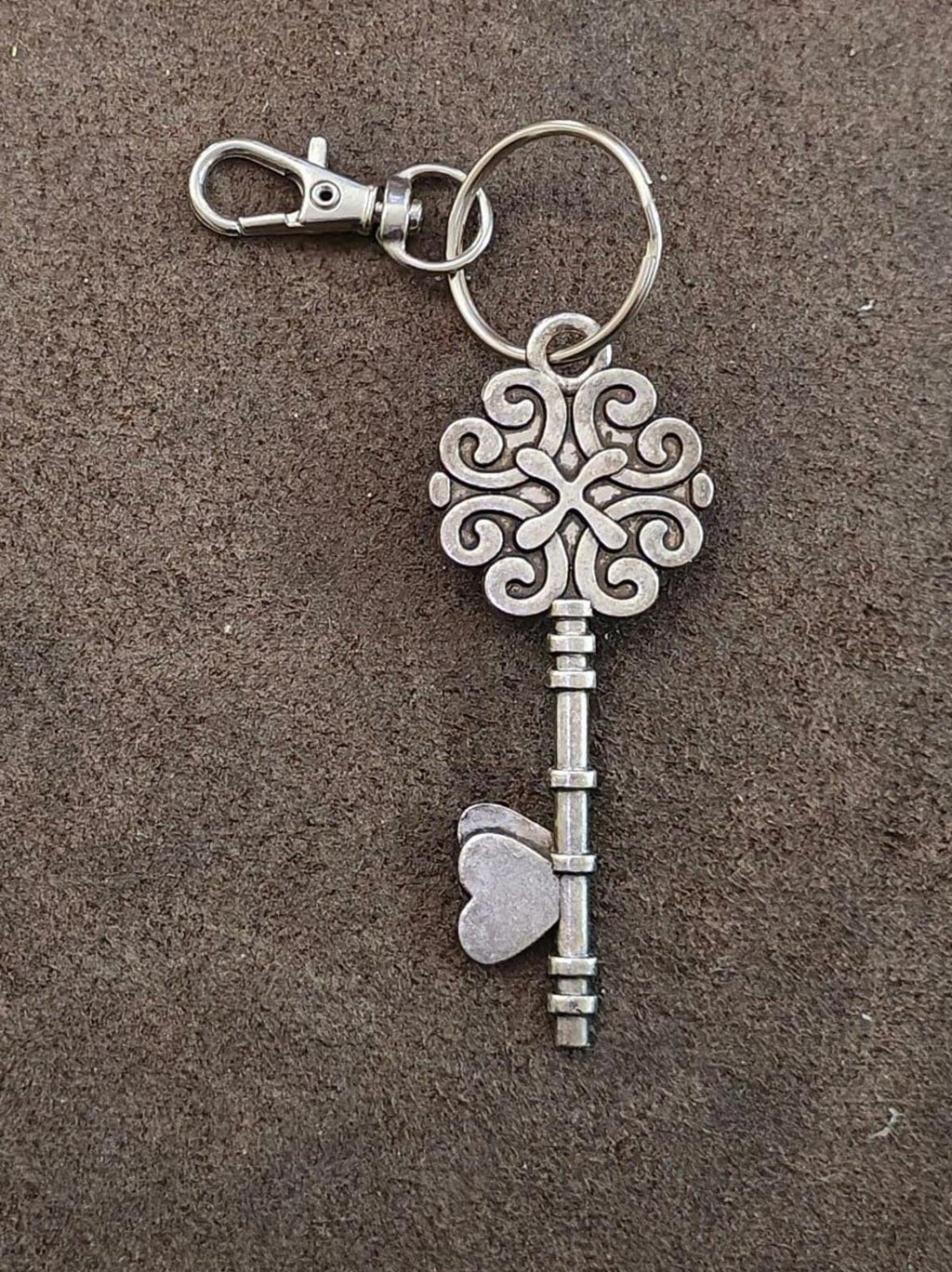 Vintage Style Skeleton Key Keychain With a Pink and White Rose Cabochon Pendant