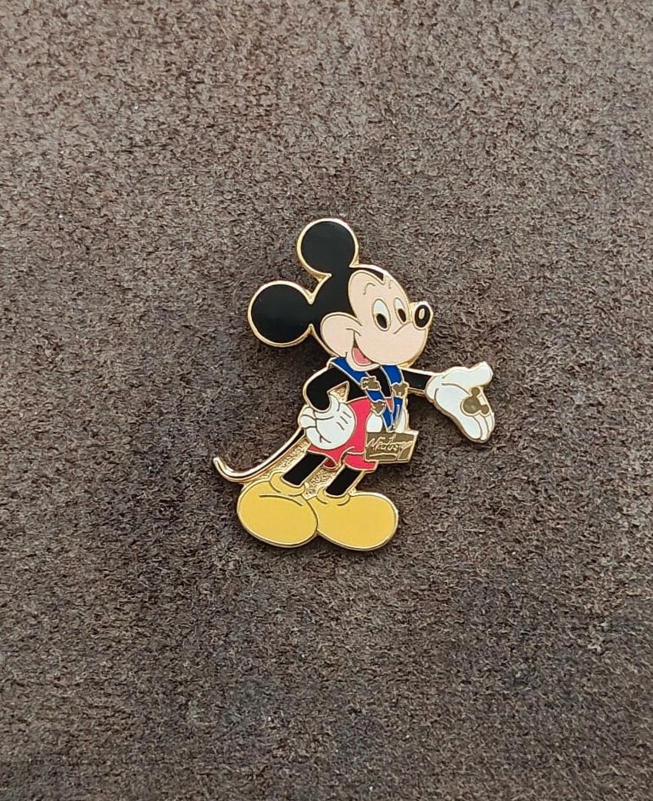 2001 Retired Mickey Mouse Trading Starter Set Gold Tone Enamel Pin