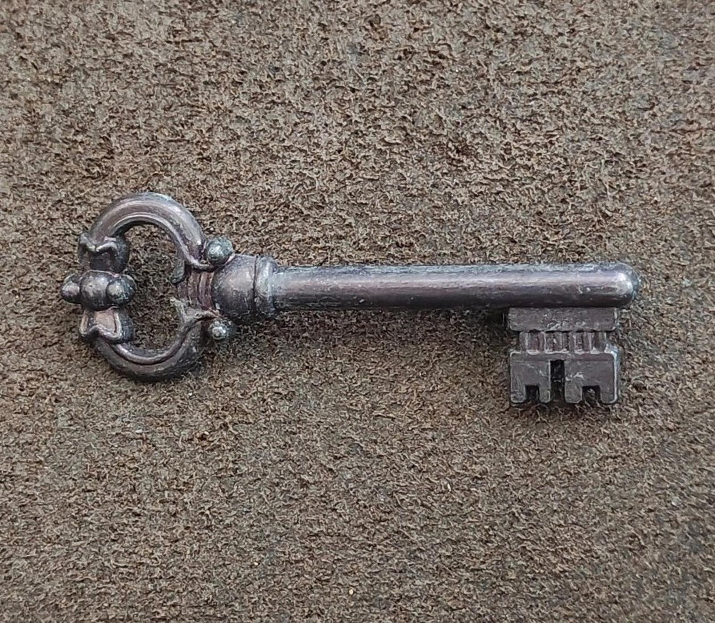 Vintage Pewter Skeleton Key Brooch