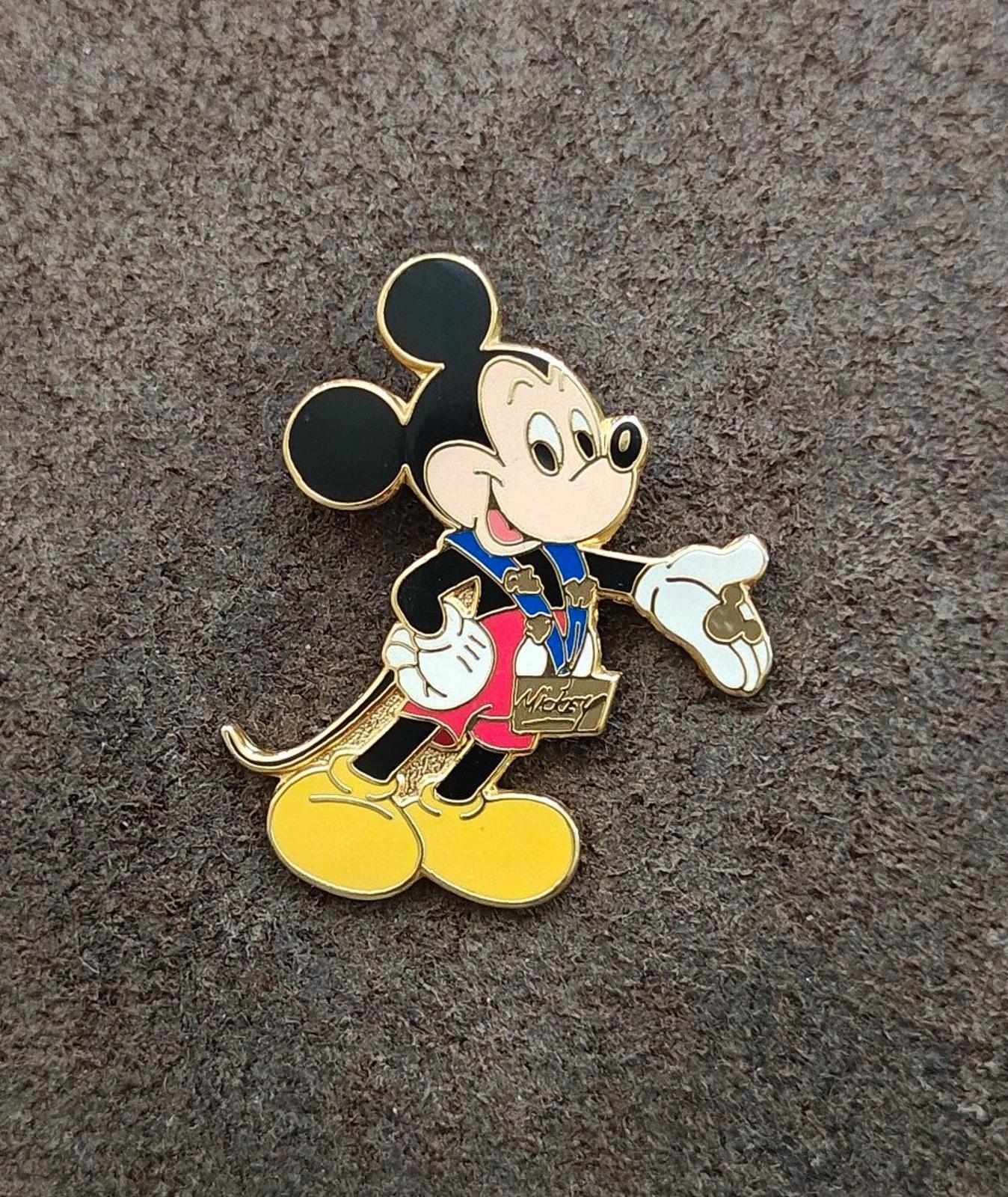 2001 Retired Mickey Mouse Trading Starter Set Gold Tone Enamel Pin