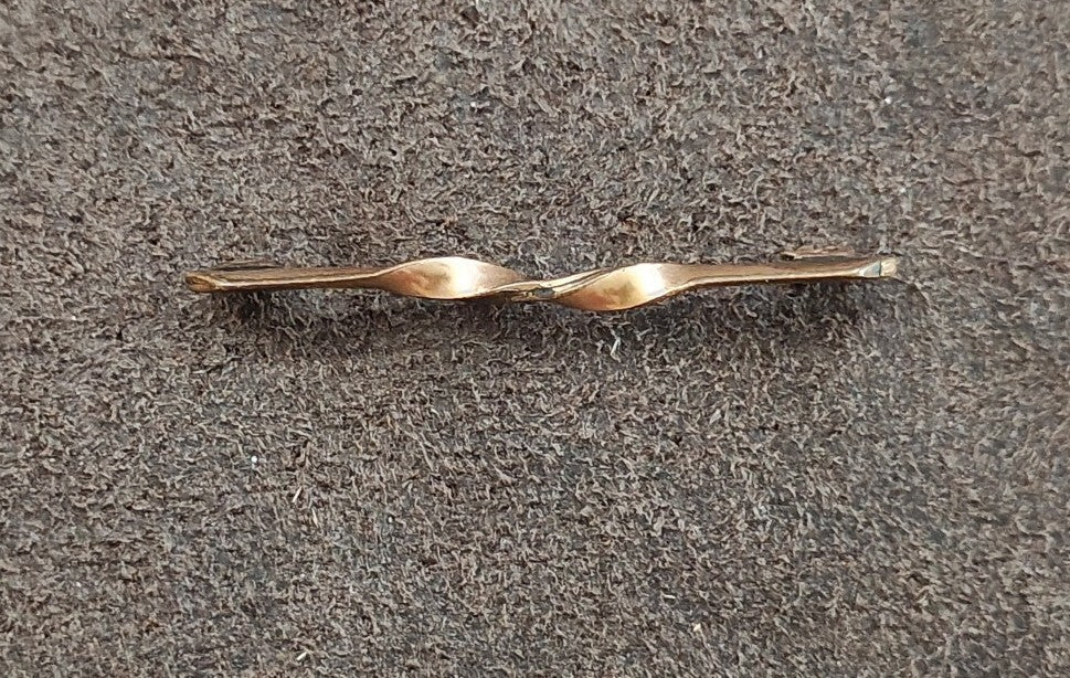 1900s Gold Tone Twist Bar Pin/Brooch