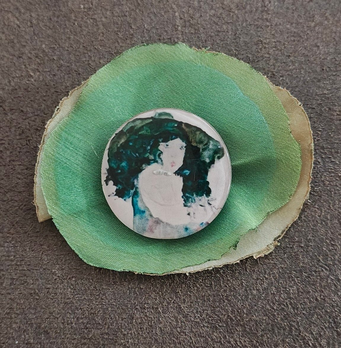 Handmade Gustav Klimt Philosophy Brooch Pin Art Nouveau Green Fabric Border