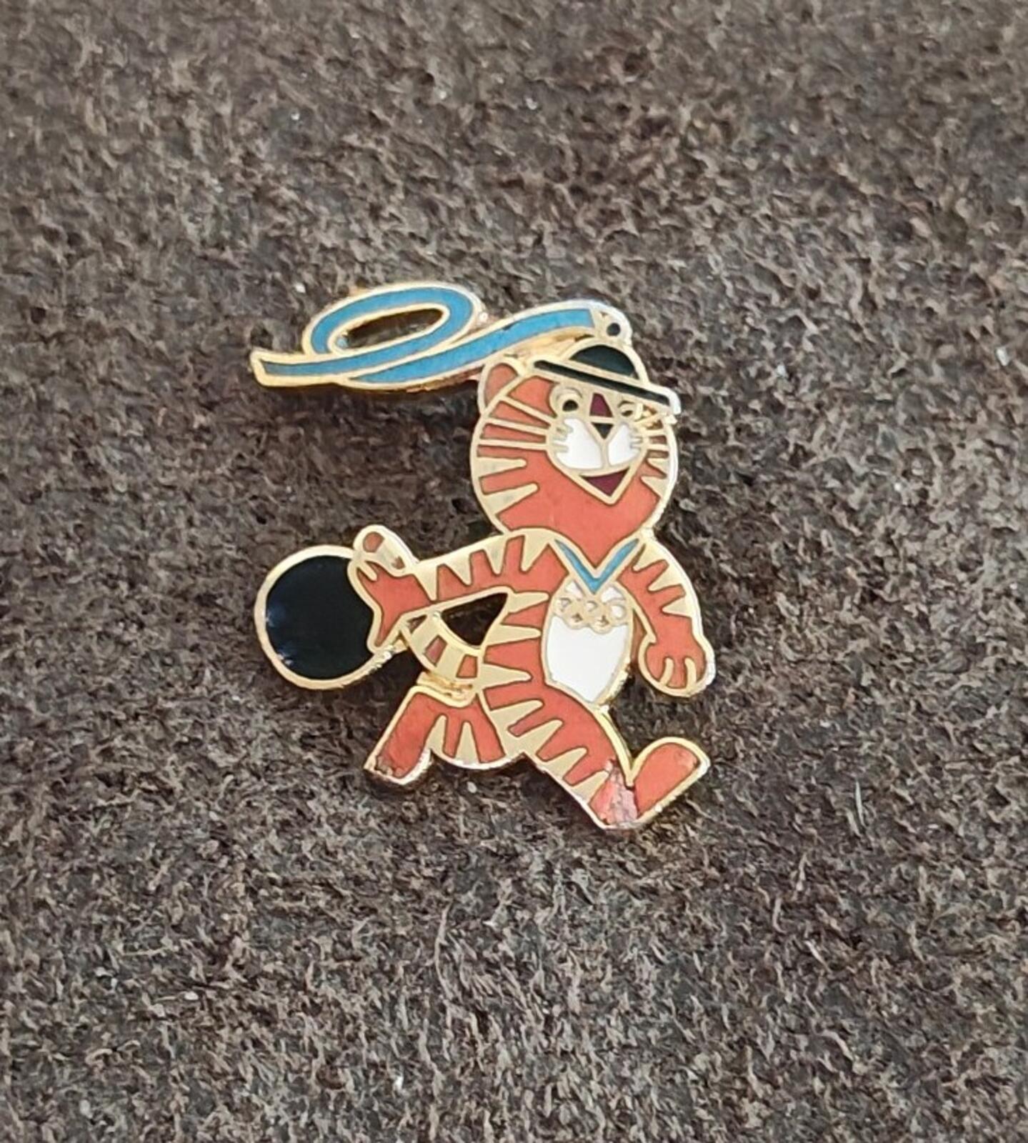 1988 Seoul Summer Olympics Gold Tone Enamel Pin