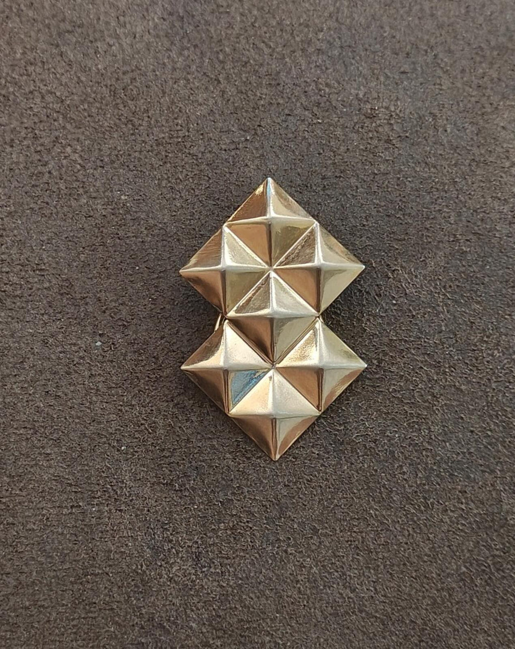 1950s Gold Tone Scarf Clip Featuring a Distinctive Geometric Pyramidic Design
