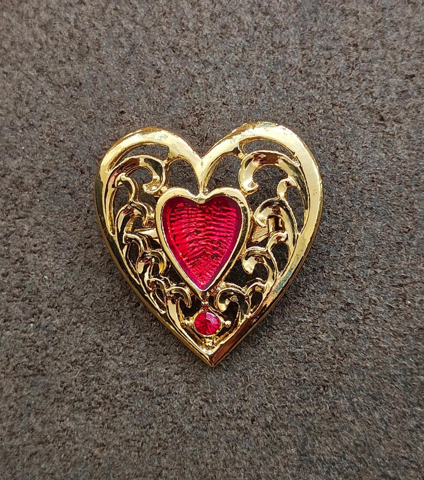 80s Gold Tone Art Deco Style With Red Enamel Heart In The Center Brooch